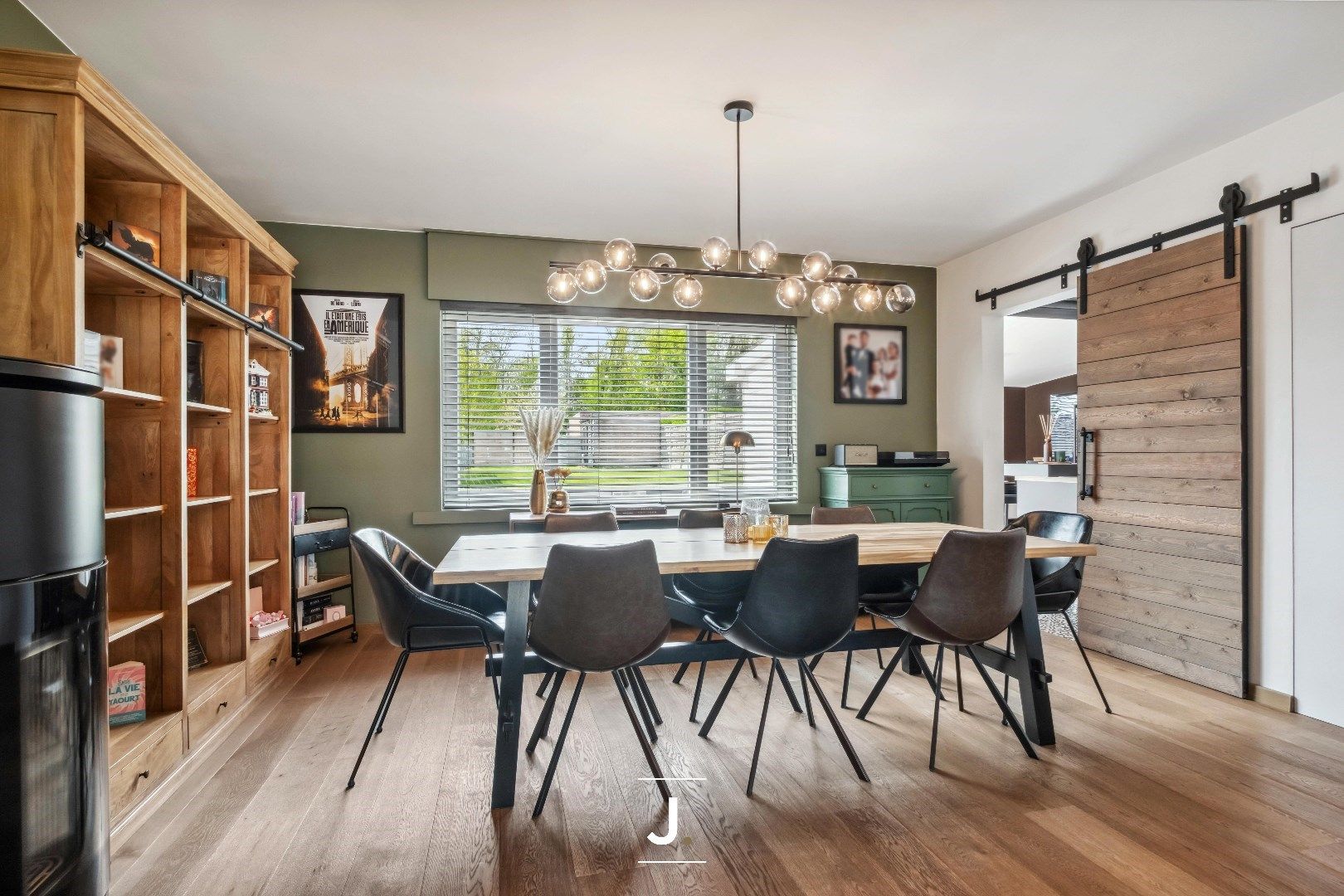 Instapklare gezinswoning met vier slaapkamers, zonnige tuin, grote garage en tal van extra’s – volledig gerenoveerd in 2019 foto 4