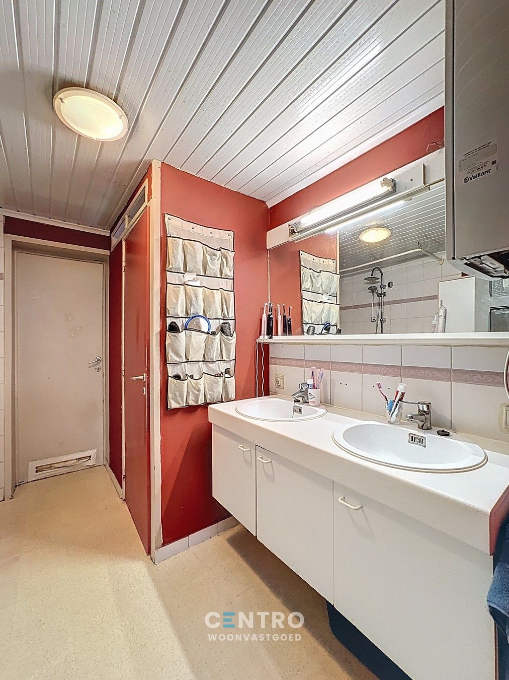 Op te frissen woning met 4 slpks én ZUIDger. tuin te Assebroek! foto 8