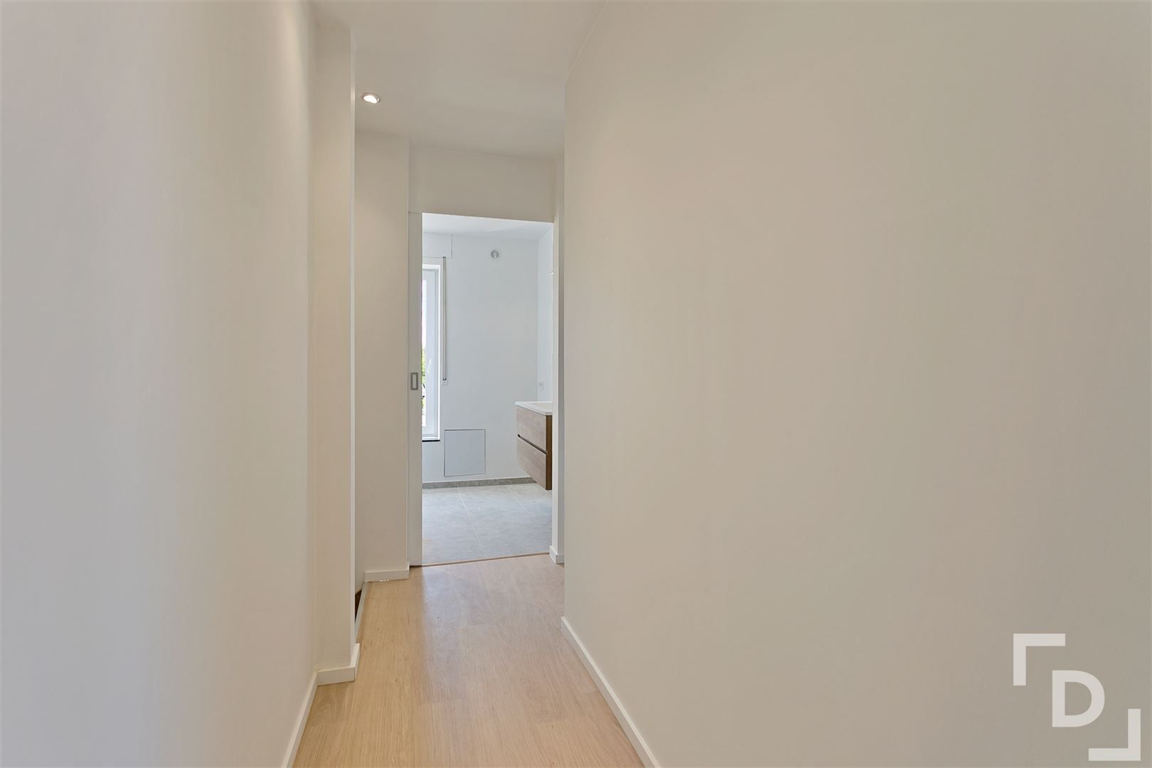 Instapklare rijwoning met uitgang achteraan foto 18