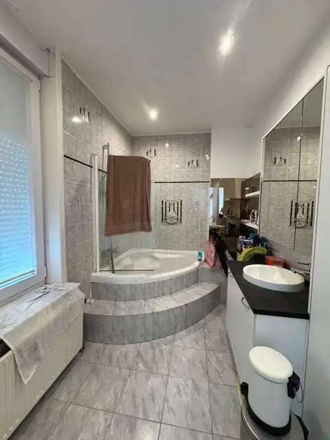 Ruime 3-slaapkamerwoning met TUIN te huur in Brugge foto 10