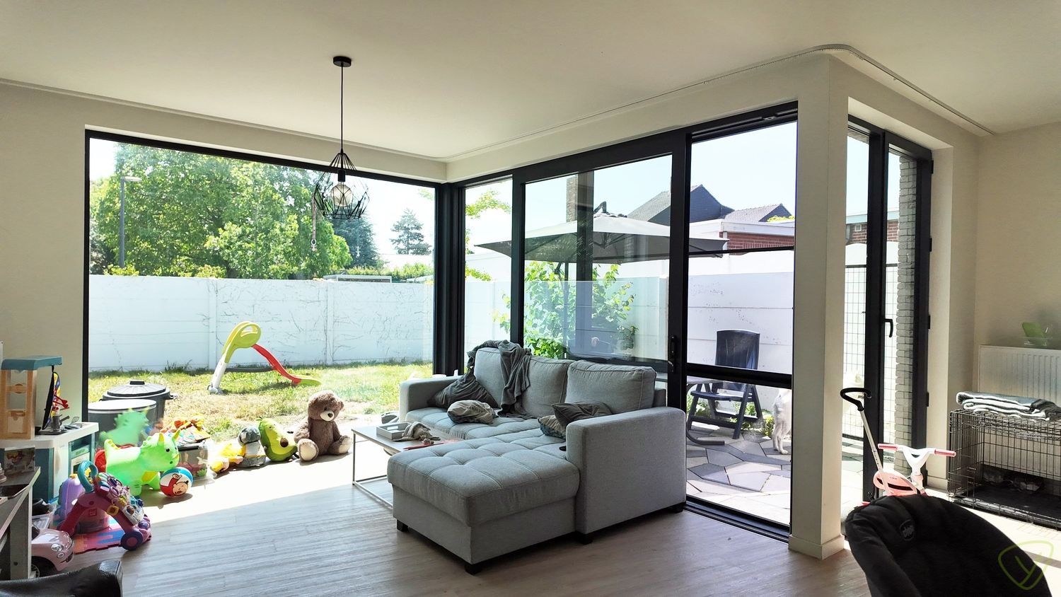 Modern en energiezuinig duplex-appartement met terras en parkeerplaats in het centrum van Zomergem foto 2