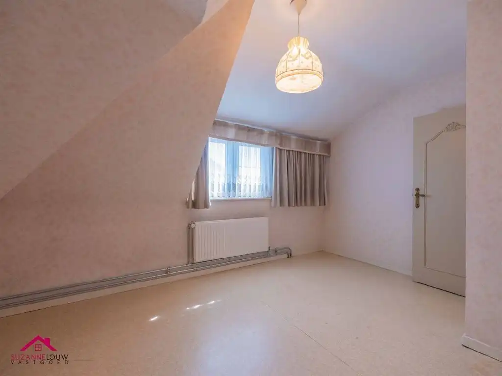 Te renoveren woning op ruim perceel foto 32