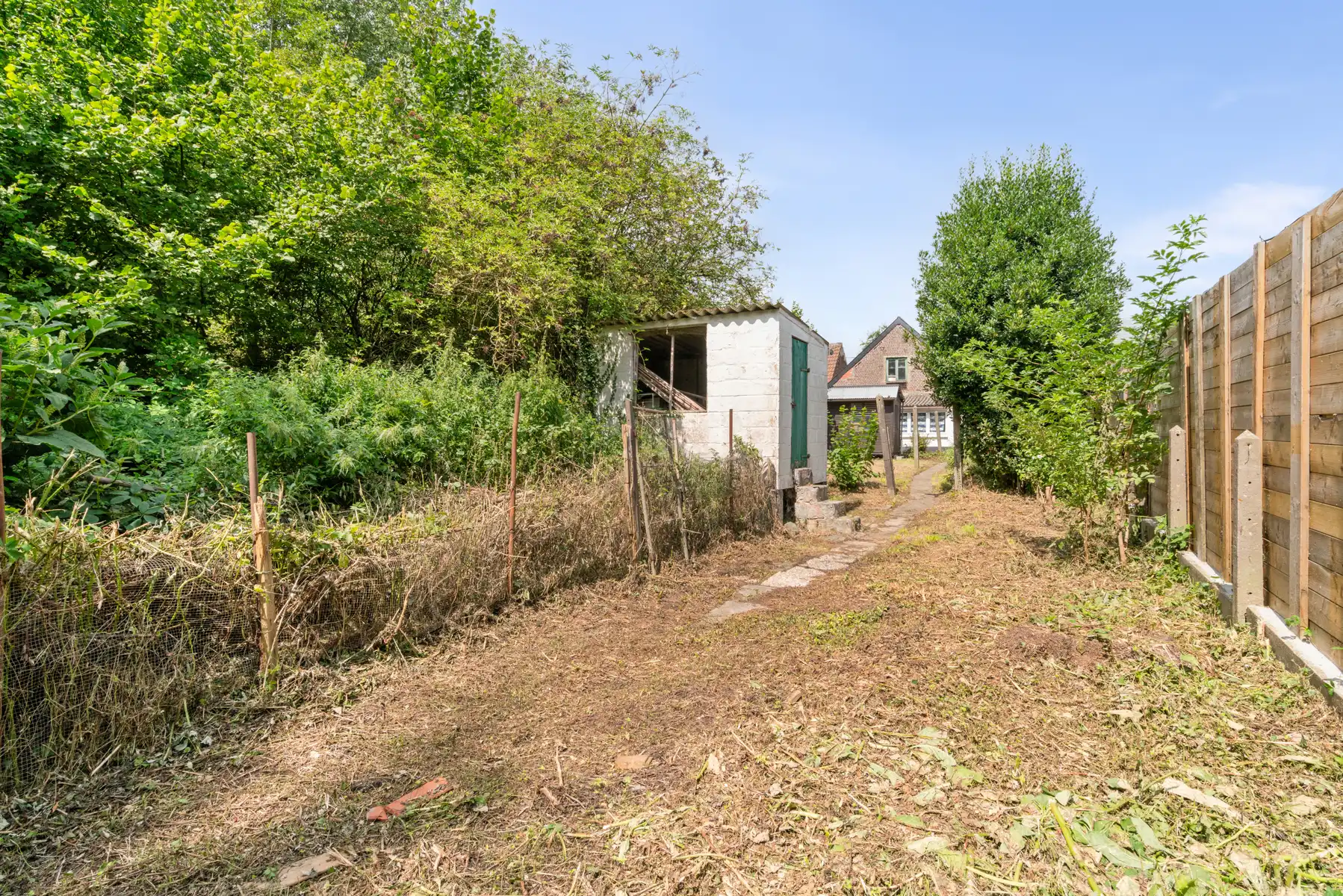 Te renoveren halfopen bebouwing op rustige locatie foto 16