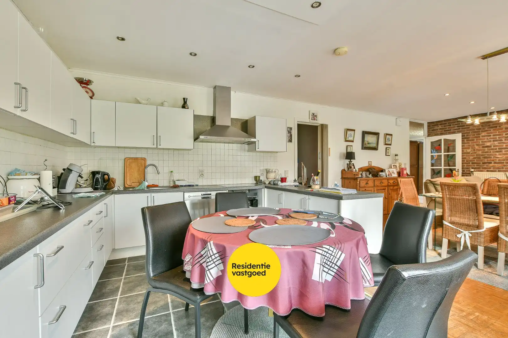 Uniek handelshuis met renovatiepotentieel in het hart van Blankenberge foto 9