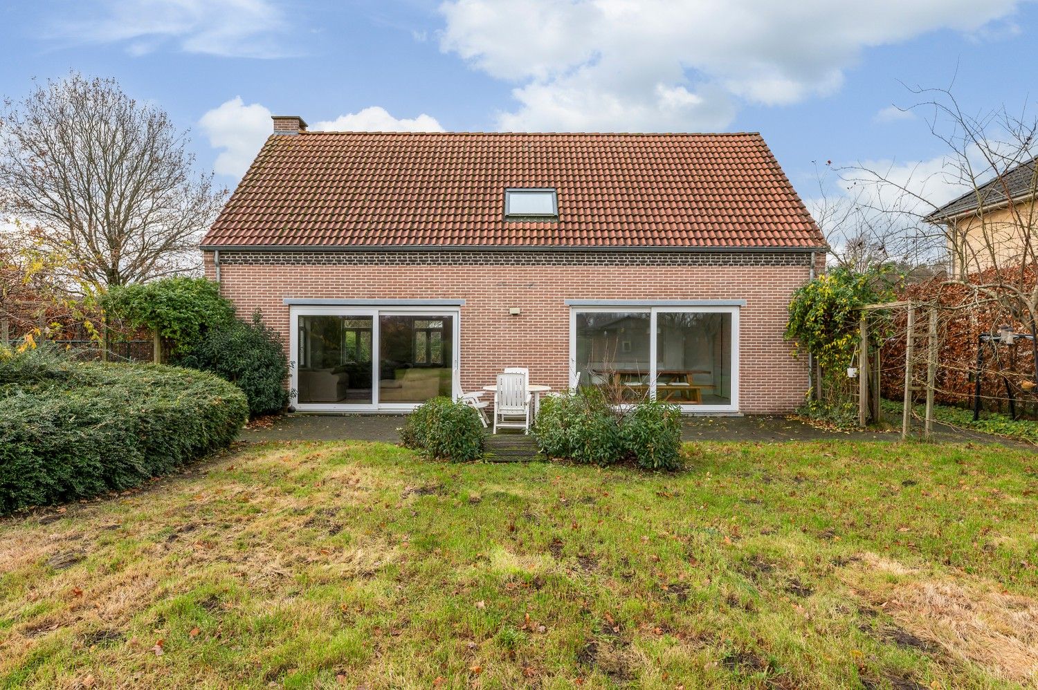 Charmante woning met 4 slpkm met weiland en stallen foto 34