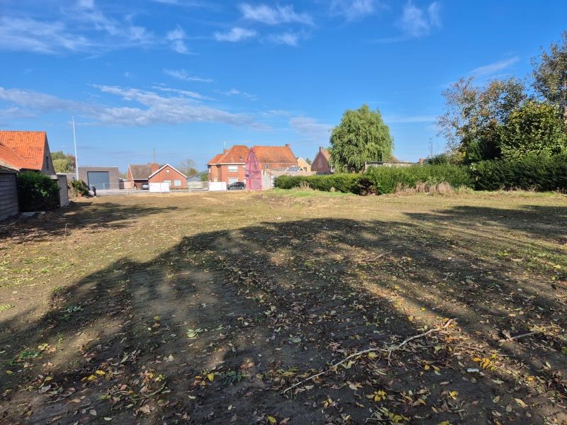 Hooglede-Sleihage. Op een boogscheut van Roeselare. Prachtig gelegen perceel 1386m2  - BOUWGROND + WEILAND met aparte inrit. foto 3