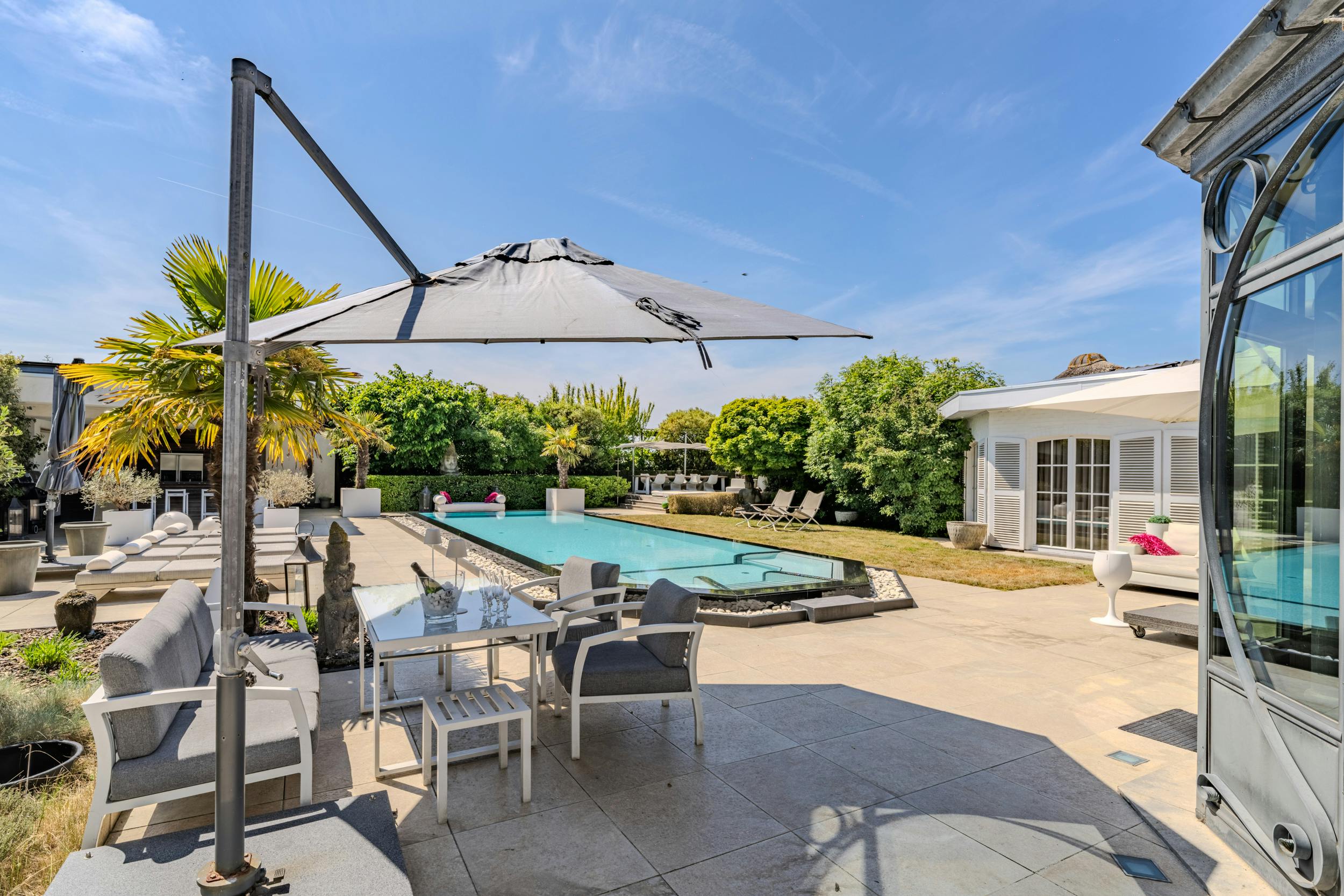 Magnifieke villa met zwembad langs de Spalaan te Oostende foto 32