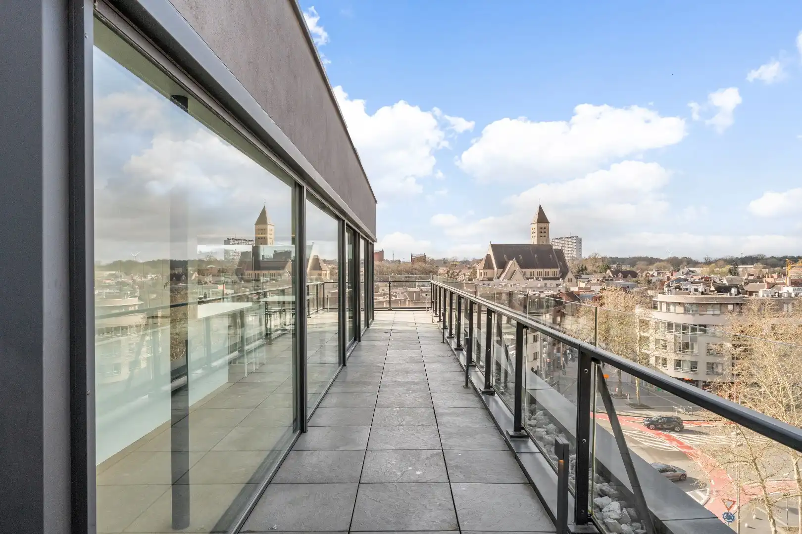 Exclusief penthouse met ruim terras, 2 slpk, dubbele autostaanplaats, centrum Genk foto 32
