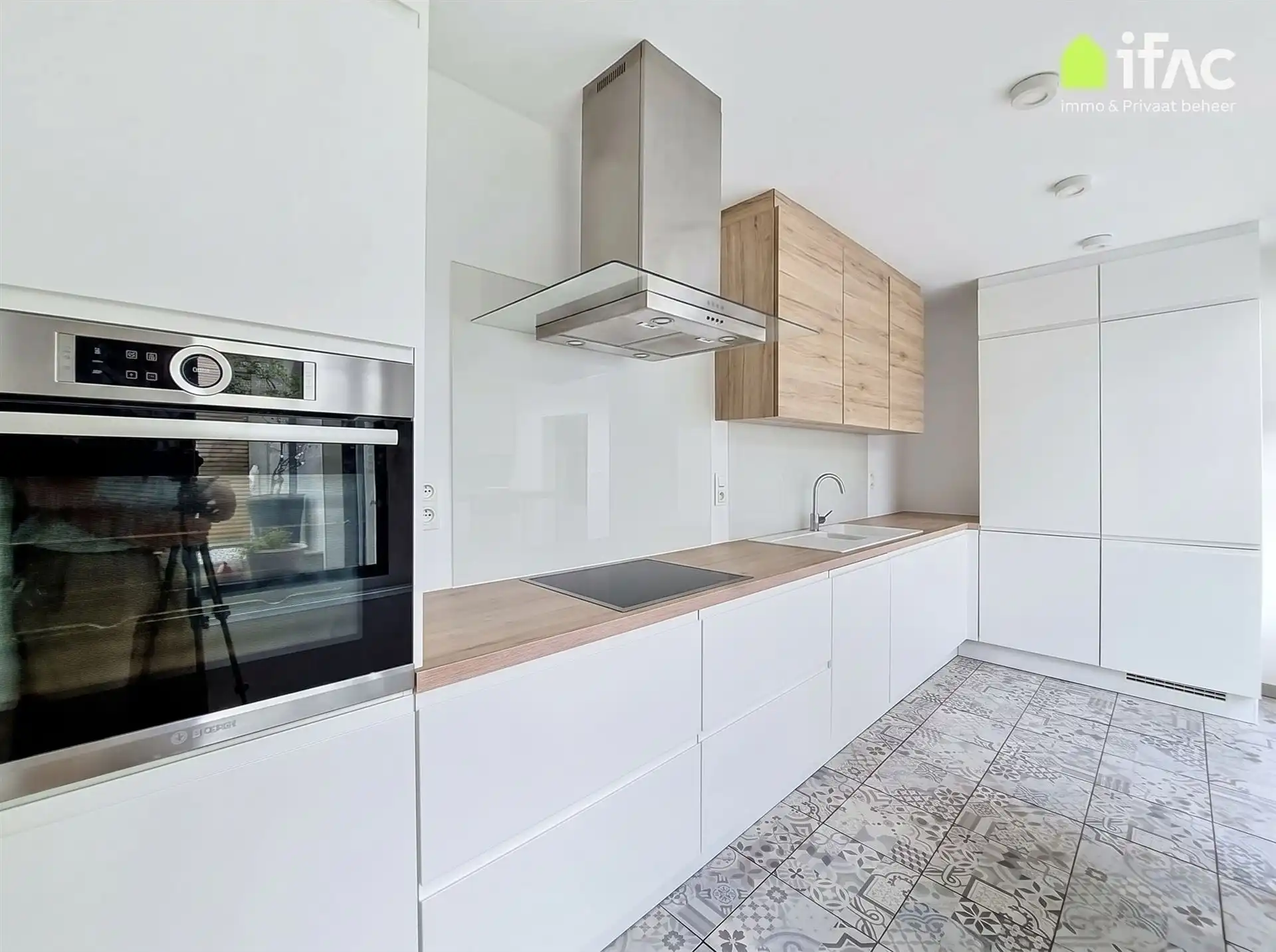 Volledig gerenoveerde woning met geweldige tuin op 28a 34ca foto 9