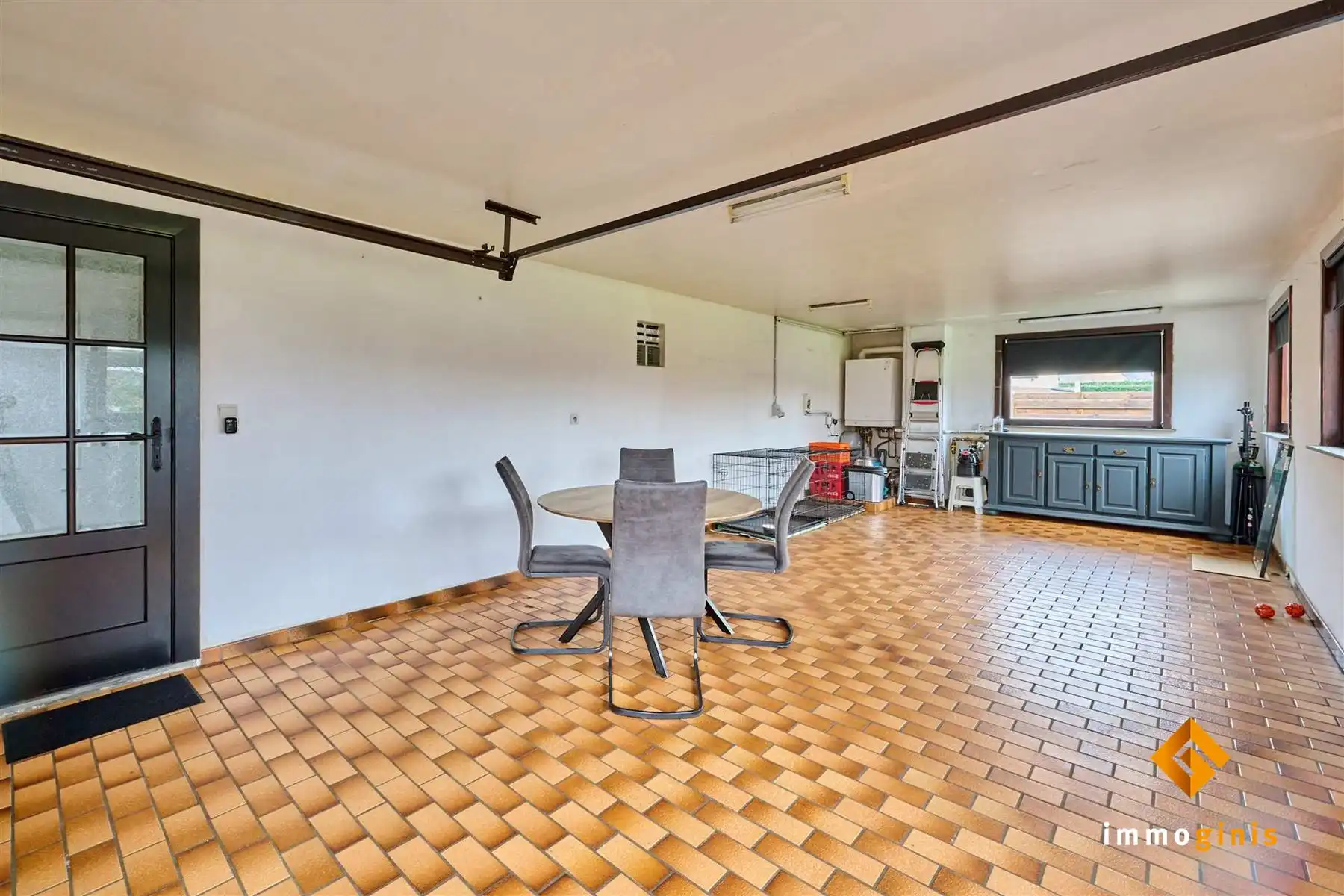 Verrassend ruime, gelijkvloerse woning met 3 slaapkamers en inpandige garage op een mooi perceel van 12a55ca!  foto 18