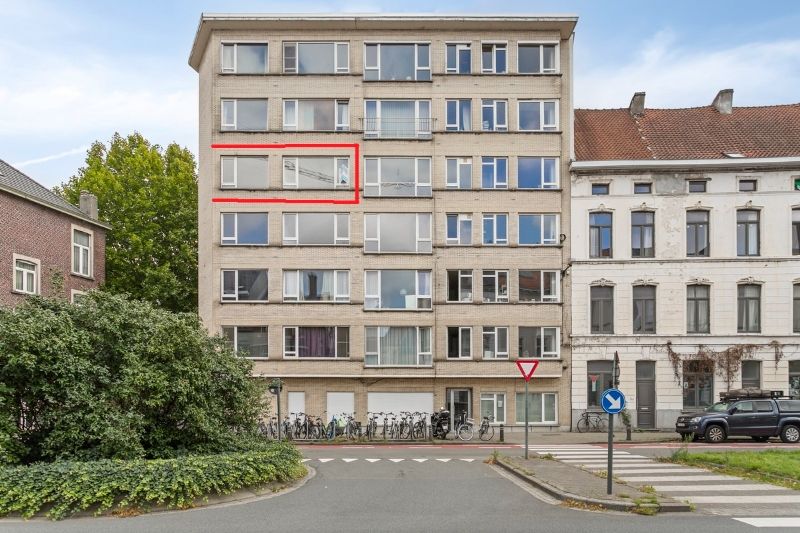 LICHTRIJK GERENOVEERD APPARTEMENT MET 3 SLAAPKAMERS IN CENTRUM GENT foto 14