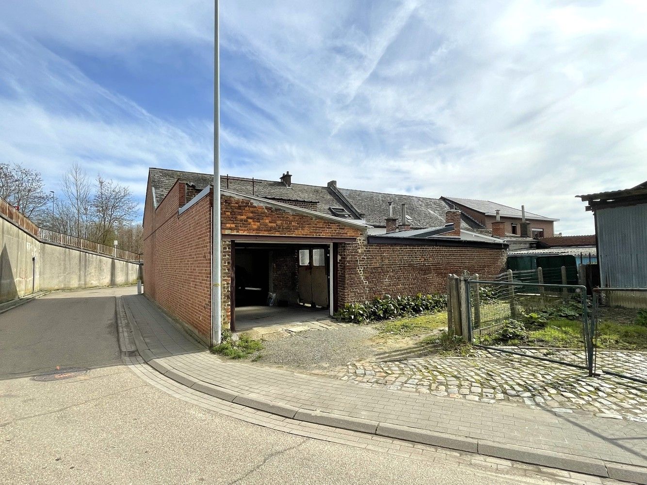 Woning met enorm potentieel op gunstige ligging foto 13