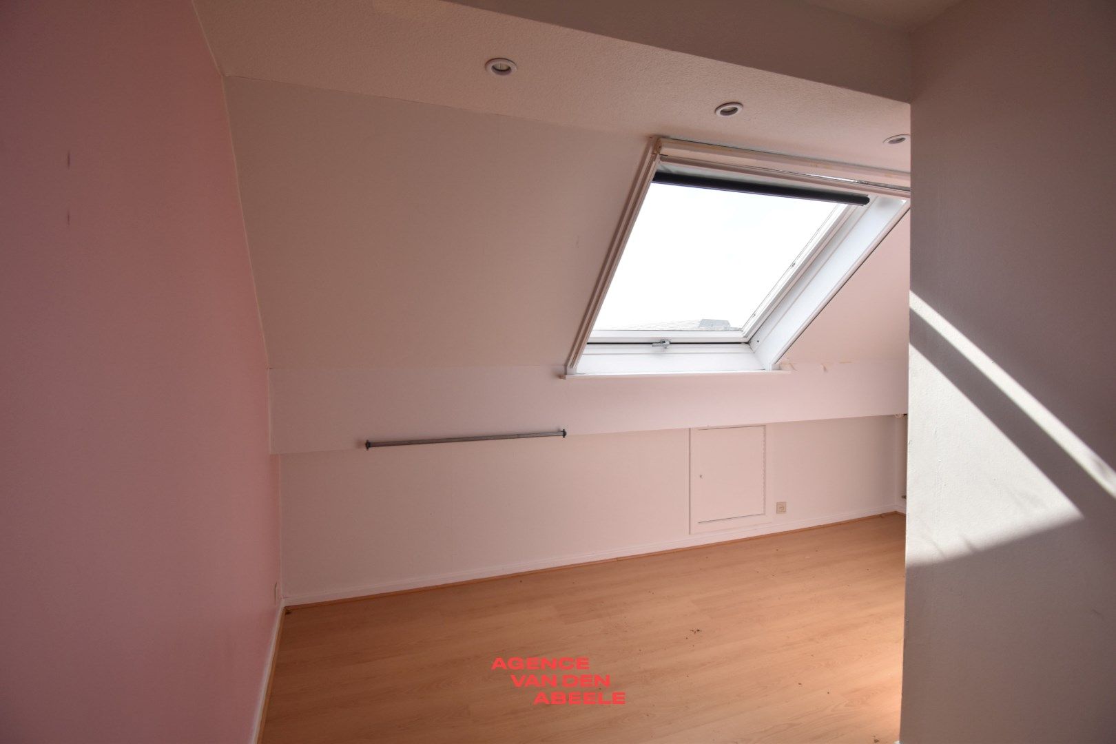 Commercieel gelegen woning met 4 slaapkamers en tuin foto 20