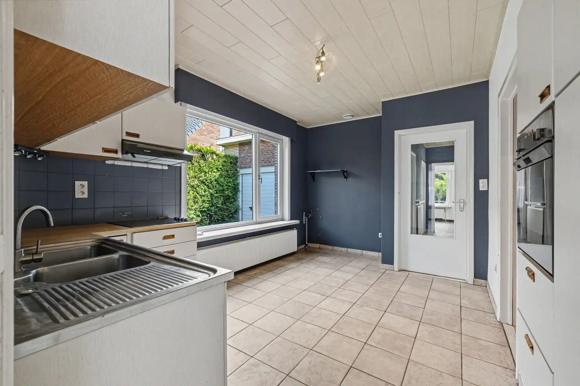 Uitstekend gelegen open bebouwing type bungalow met prachtig uitzicht foto 4