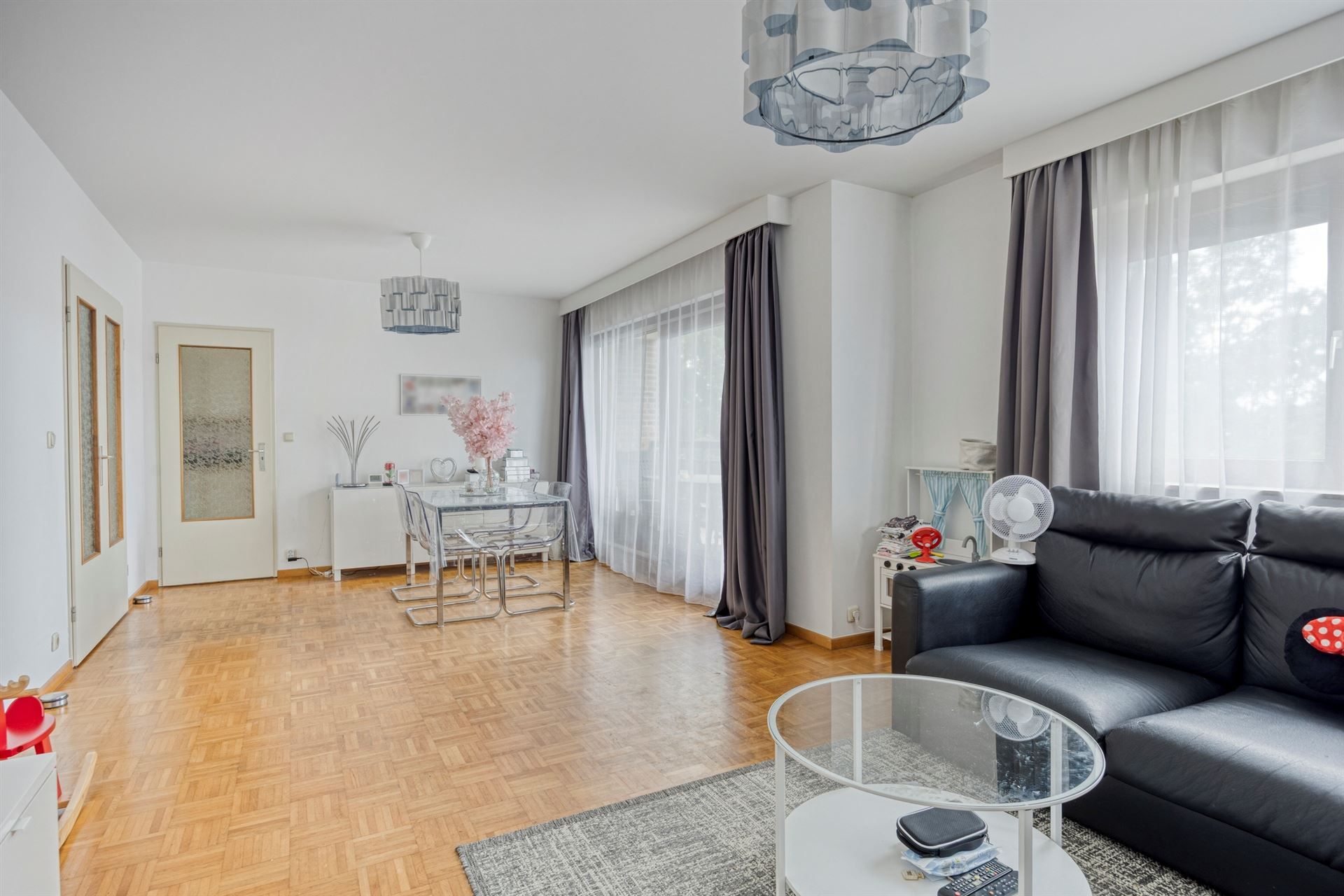 Ruim 2-slaapkamers appartement in goede staat + 30.000 EUR (dubbele garage) foto 6