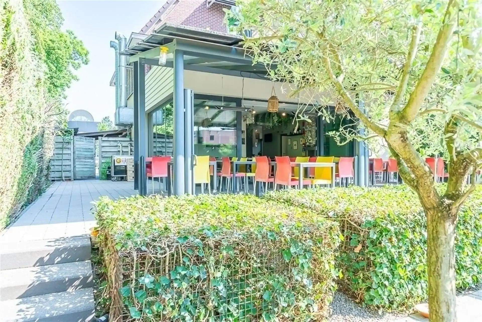 Karakteristiek handelshuis met ruime bovenwoning op toplocatie nabij Maasmechelen foto 18