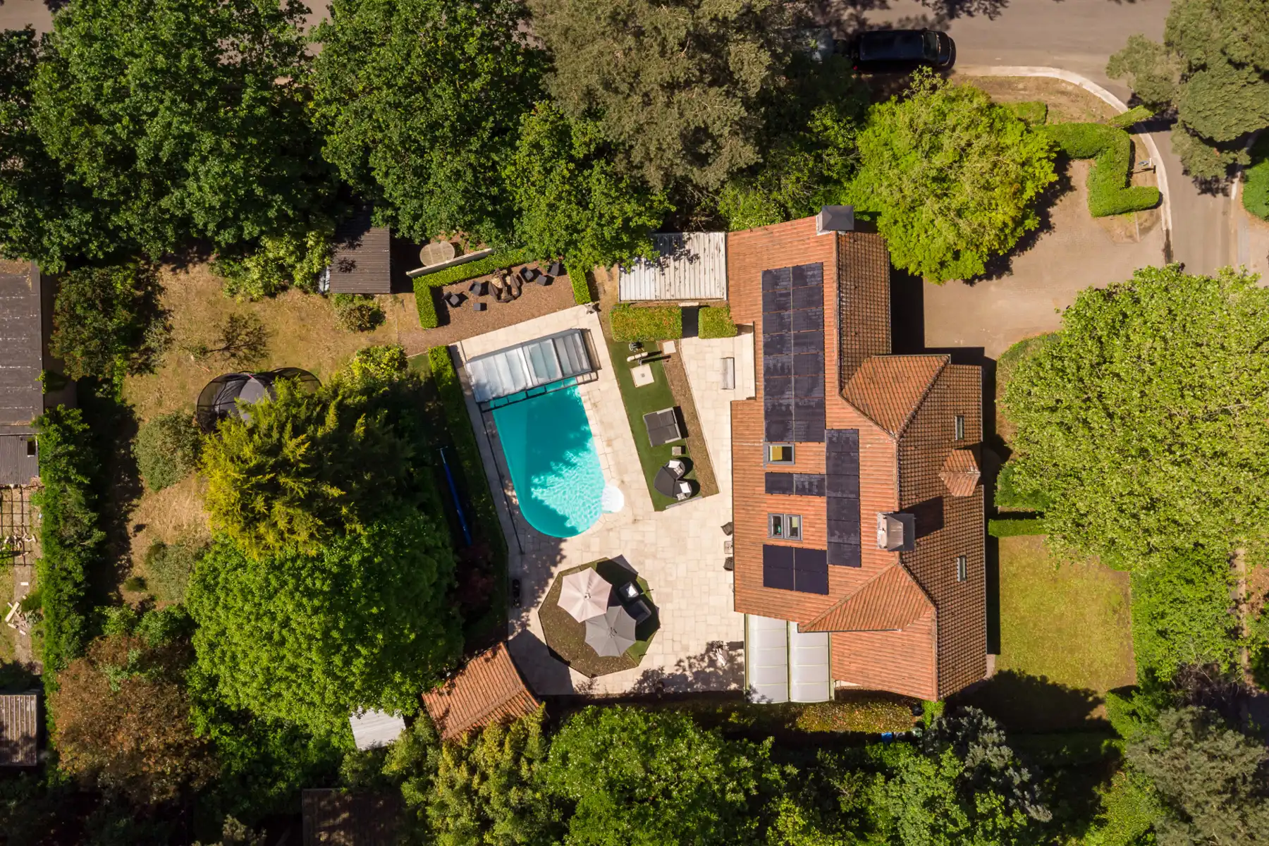 Gerenoveerde villa met 6 slpk, praktijk, zwembad op 1.867m² foto 4