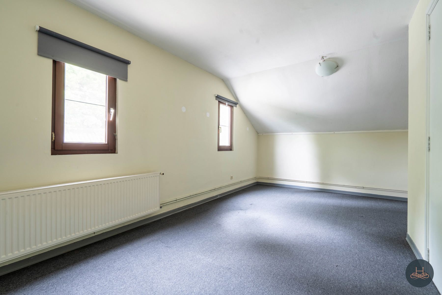 Achterliggende gezinswoning op rustgevend perceel foto 14