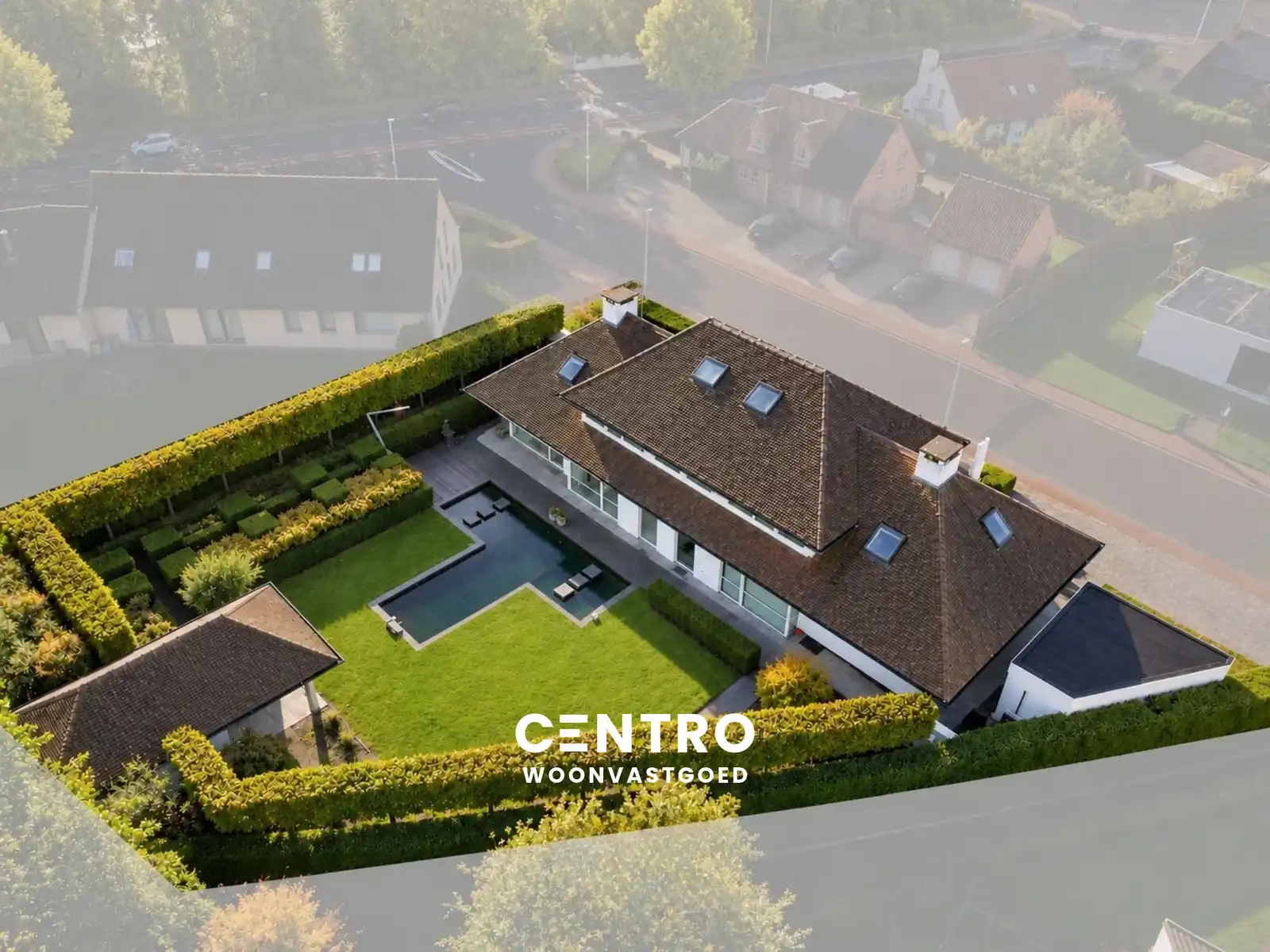 EXCLUSIEVE VILLA MET RUIME KANTOORVLEUGEL OP 1.191 M² – LUXE, RUIMTE EN VEELZIJDIGHEID! foto {{pictureIndex}}