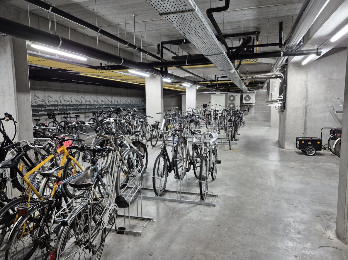 Moderne gelijkvloerse studio met terras te Gent foto 21