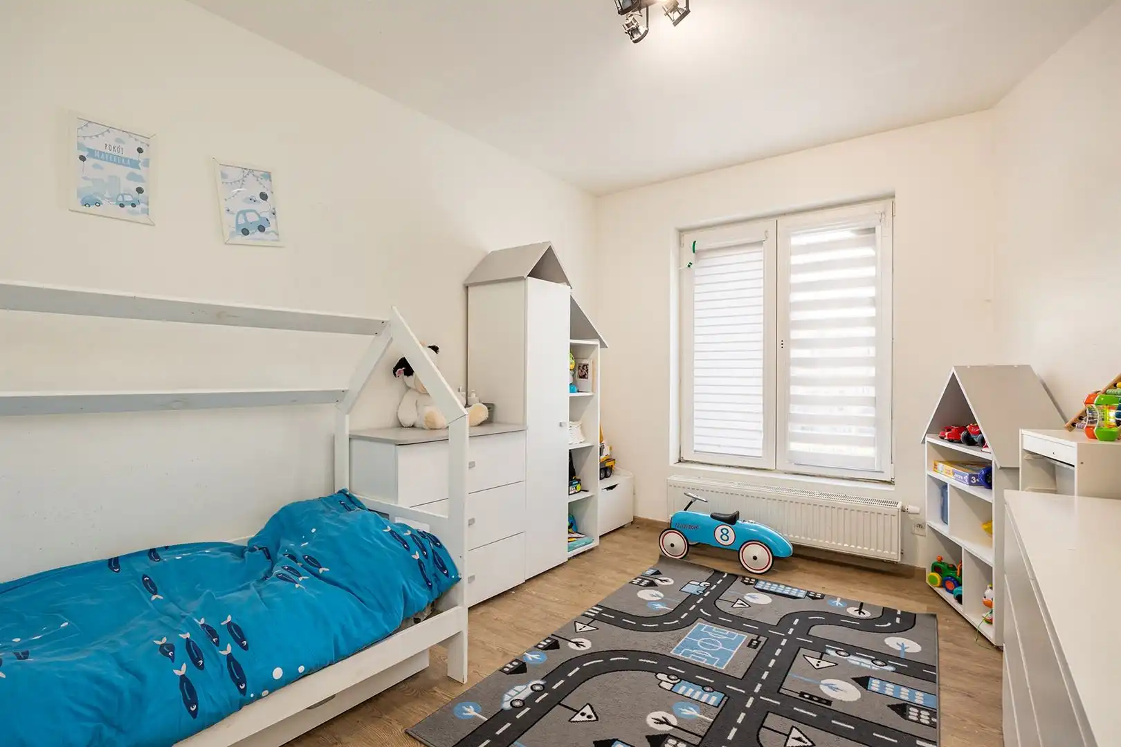 Tussen twee parken: licht appartement met tuin en garage foto 15