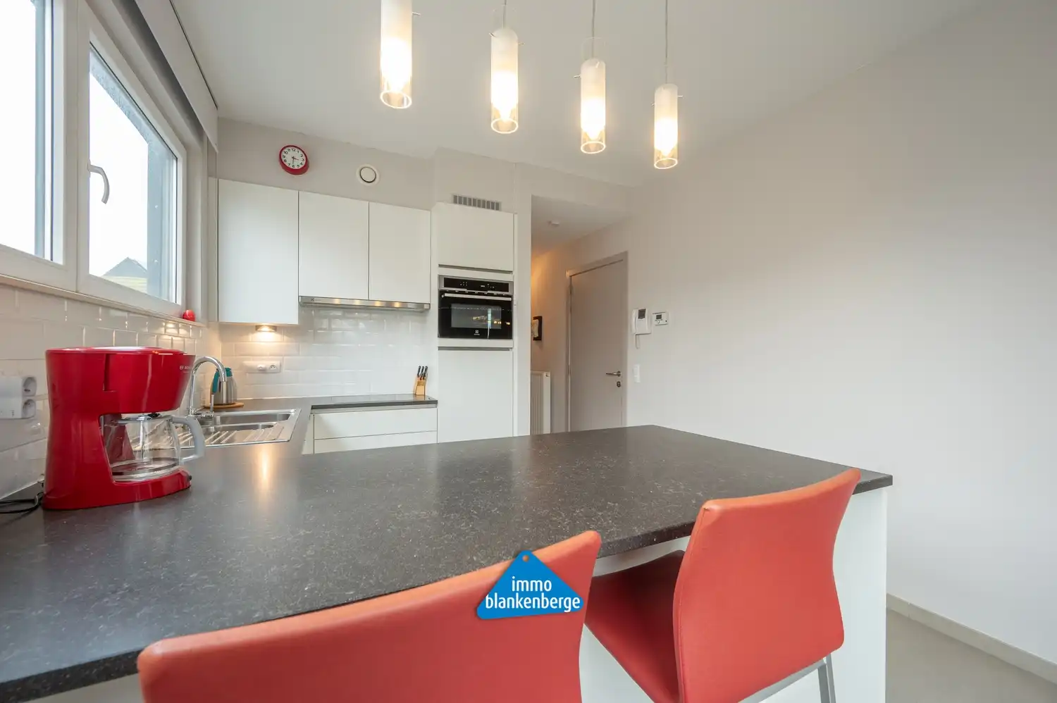 Uniek dakappartement met 3 slaapkamers en 2 badkamers. foto 10