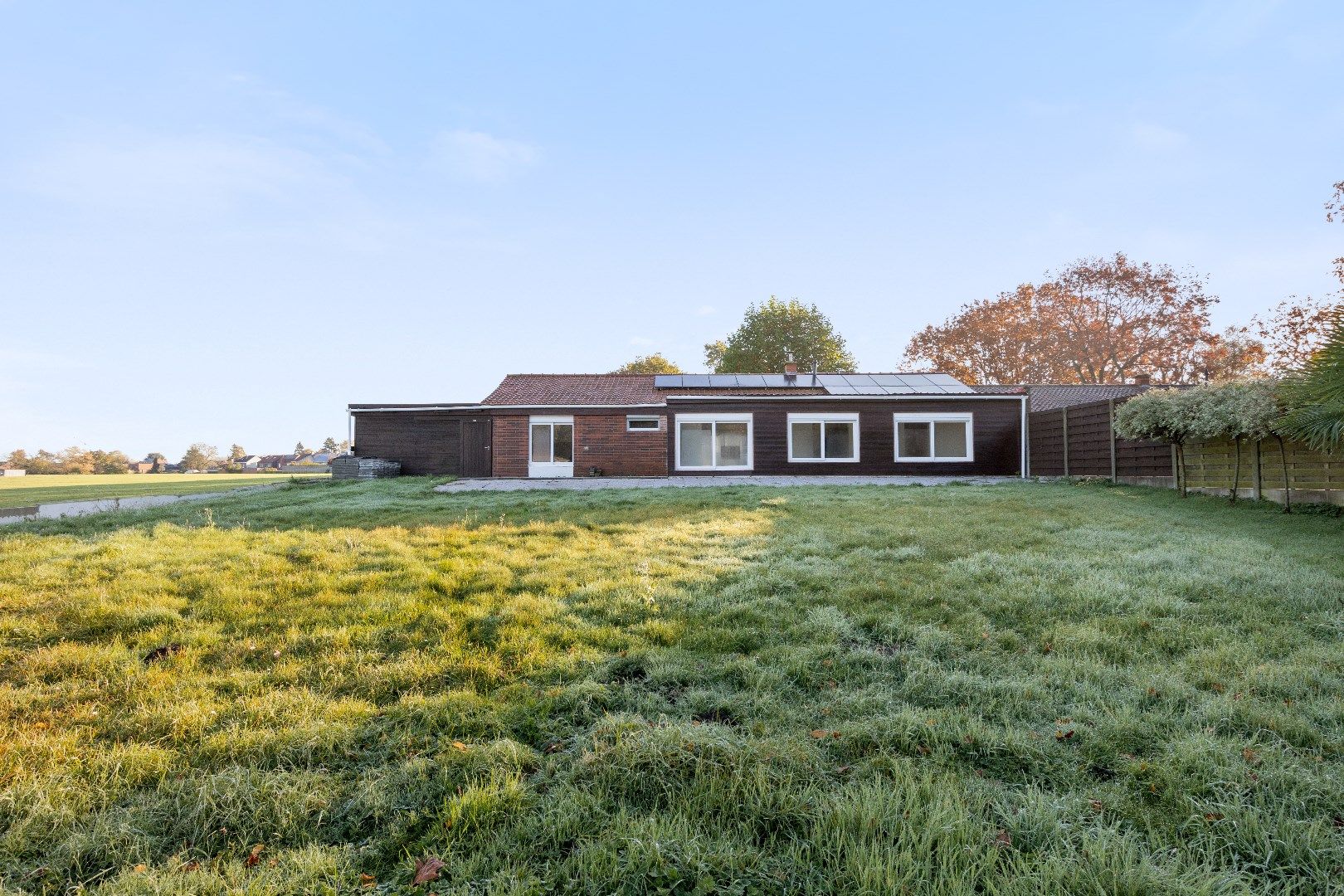 BUNGALOW WONING OP 991M² MET 2 SLPKS (3MOGELIJK), VRIJ ZICHT EN 2 RUIME GARAGES foto 19