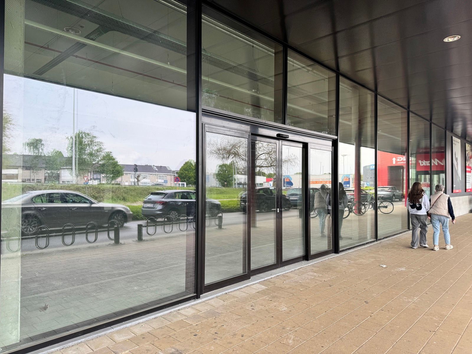 Winkel in Turnhout vlakbij Mediamarkt en Decathlon te huur foto 2