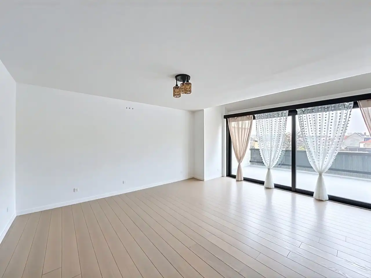 Buitengewoon ruim appartement met open zicht, parking inhuis en multifunctionele zolderruimte foto 2