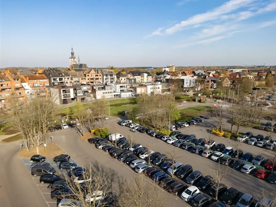 heel royaal, recent, nabij station, rustig, label A met garage foto 35