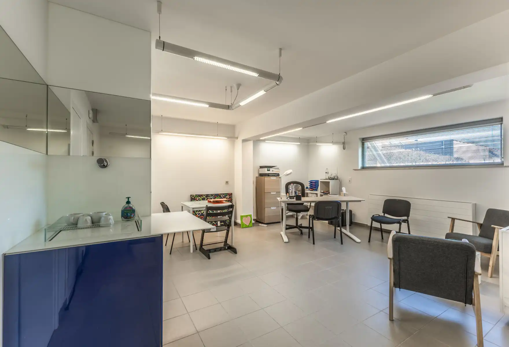 Ruime woning met praktijkruimte foto 19