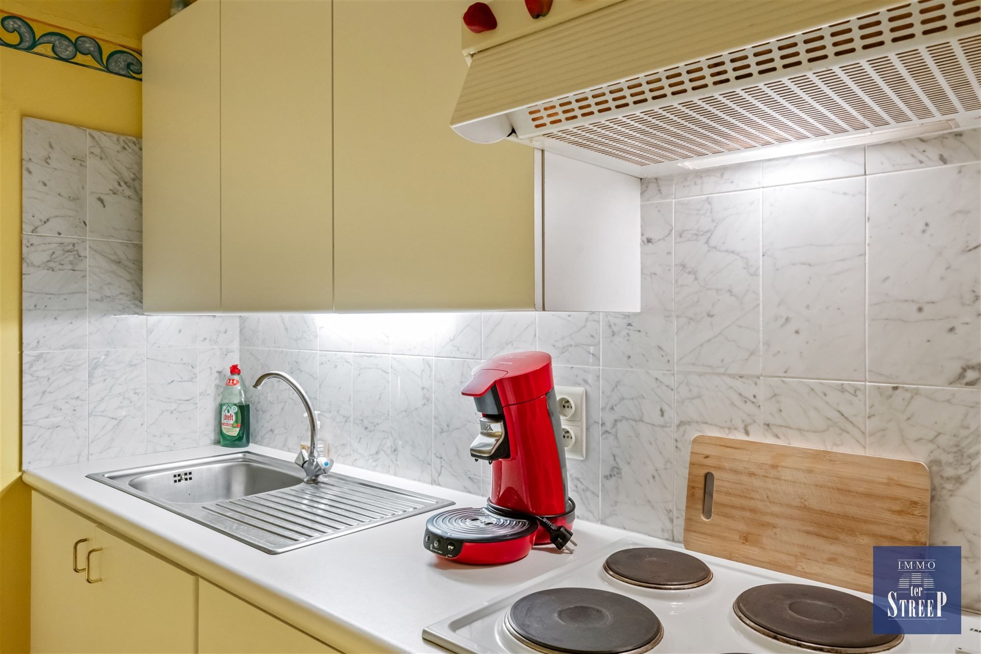 Gemeubelde studio met zeezicht foto 10