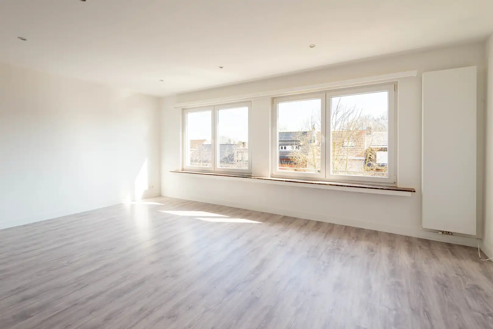 Instapklaar en ruim appartement in het hart van Ekeren! foto 3