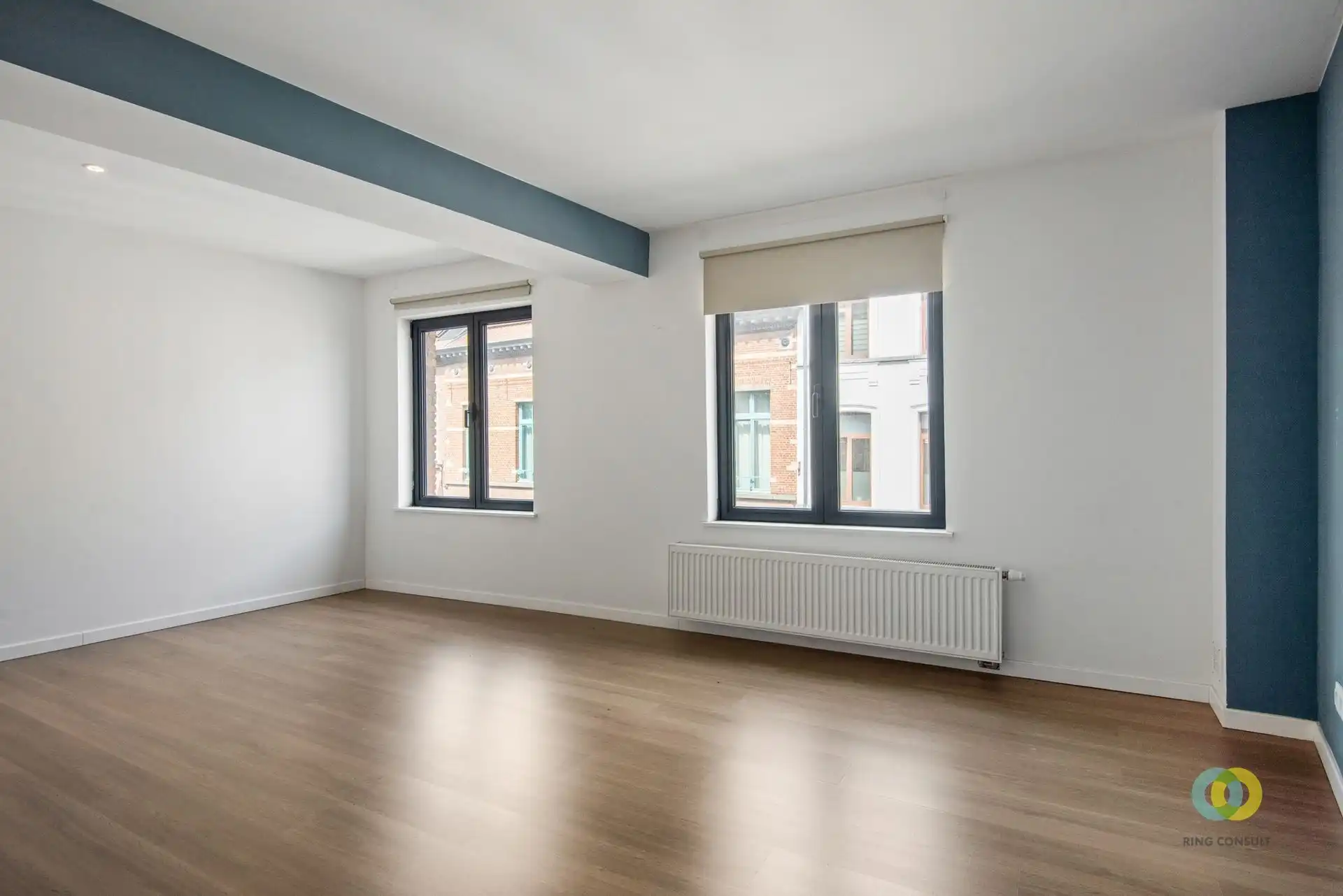 Gebouw met handelsgelijkvloers en duplexappartement foto 11
