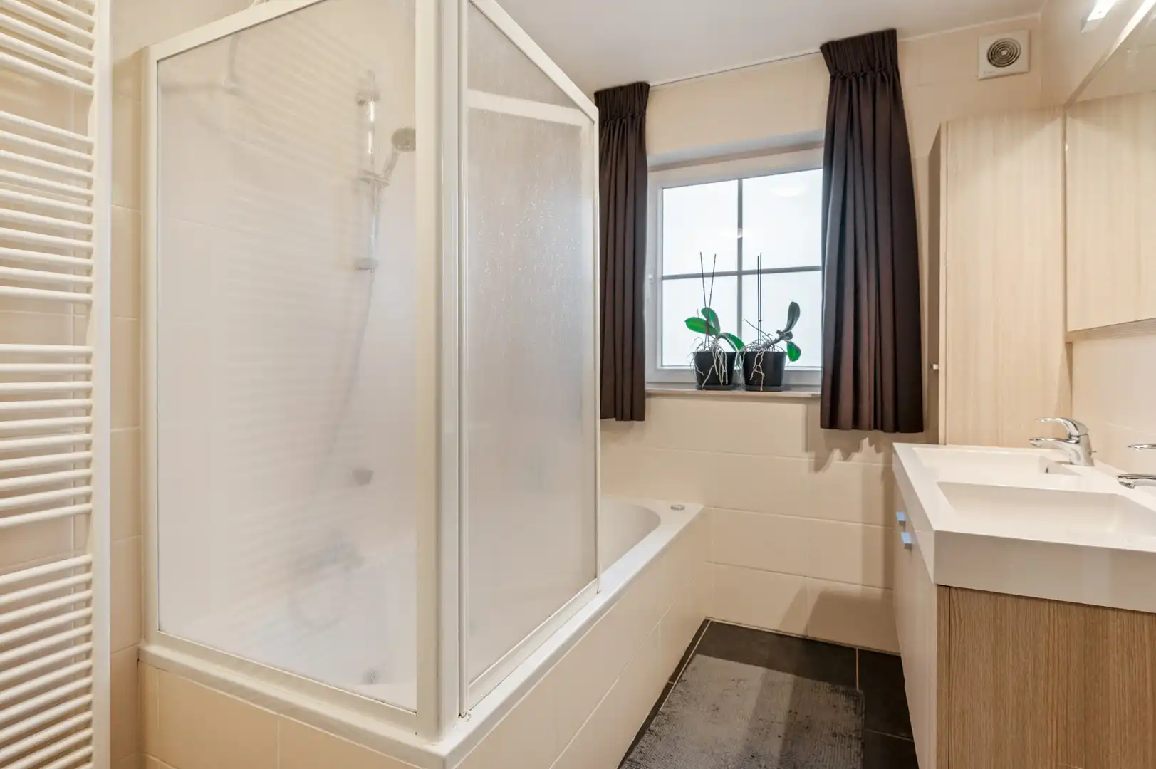 Instapklare duplex met 3 slpkmrs, terras, staanplaats en carport in Hulshout foto 11