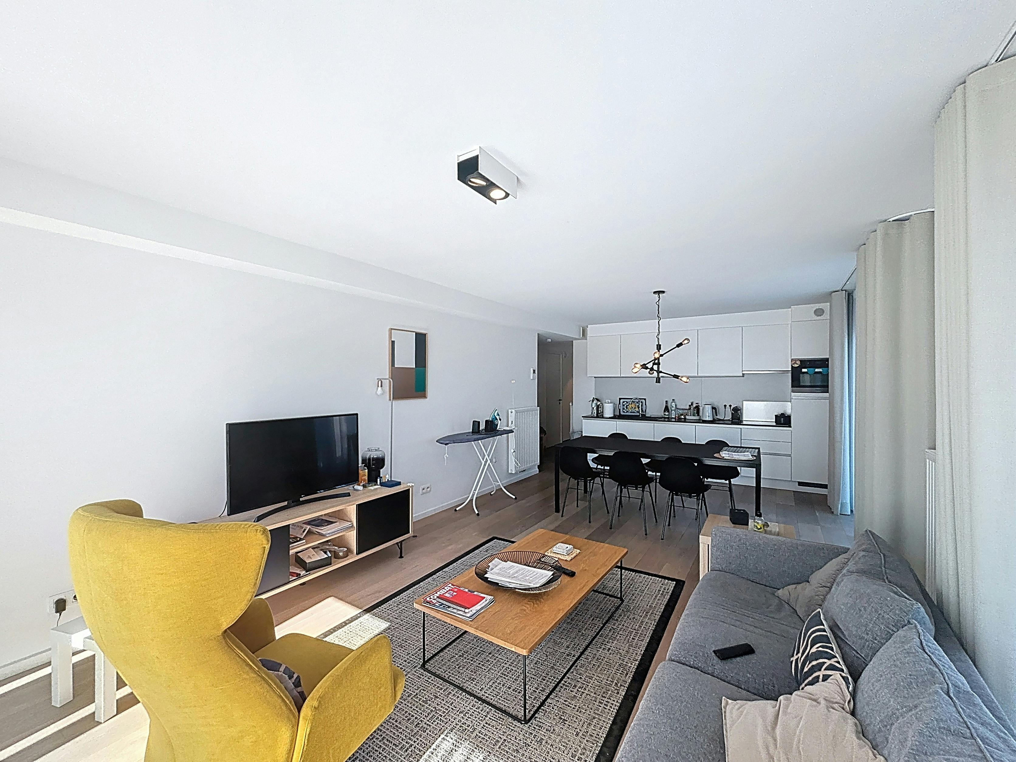Brussel, Gemeubeld appartement -terras 30m²- pkg foto 4