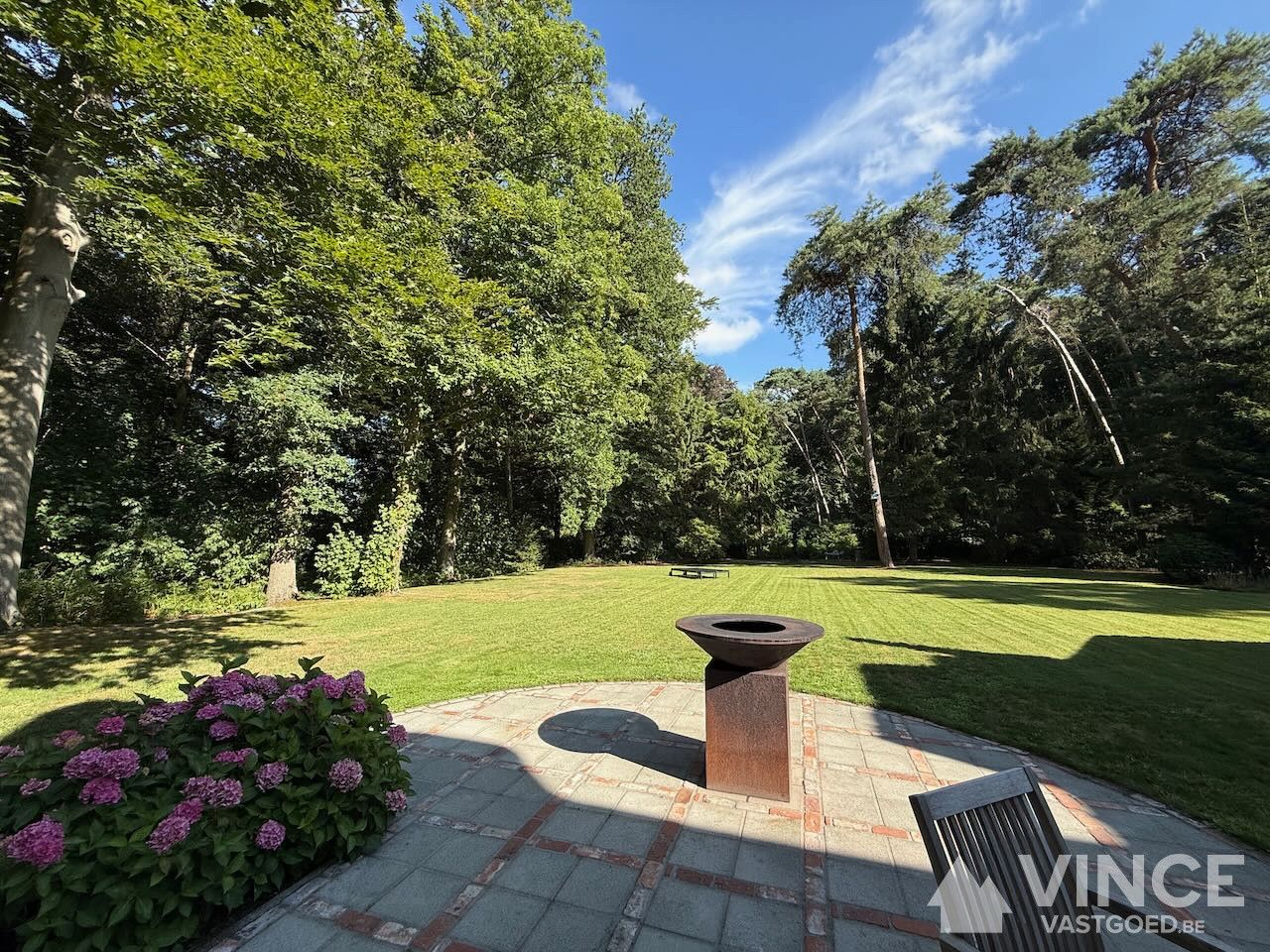 Prachtige villa met grote tuin foto 34