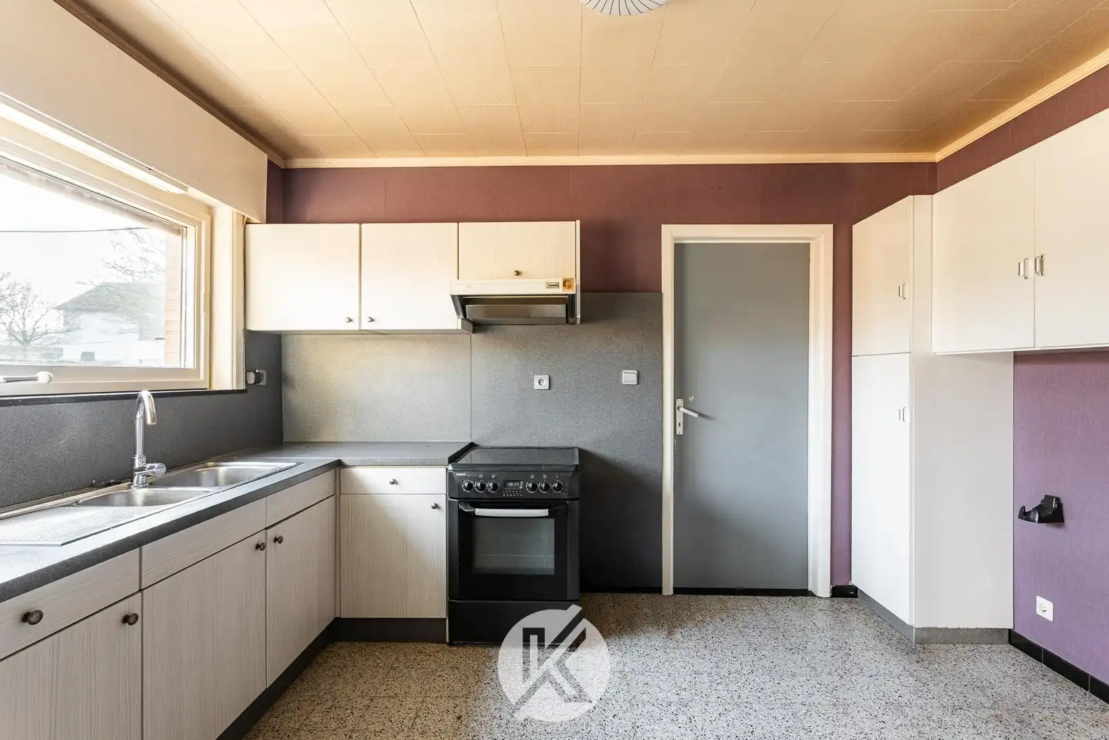 Woning in rustige wijk met renovatiepotentieel foto 11