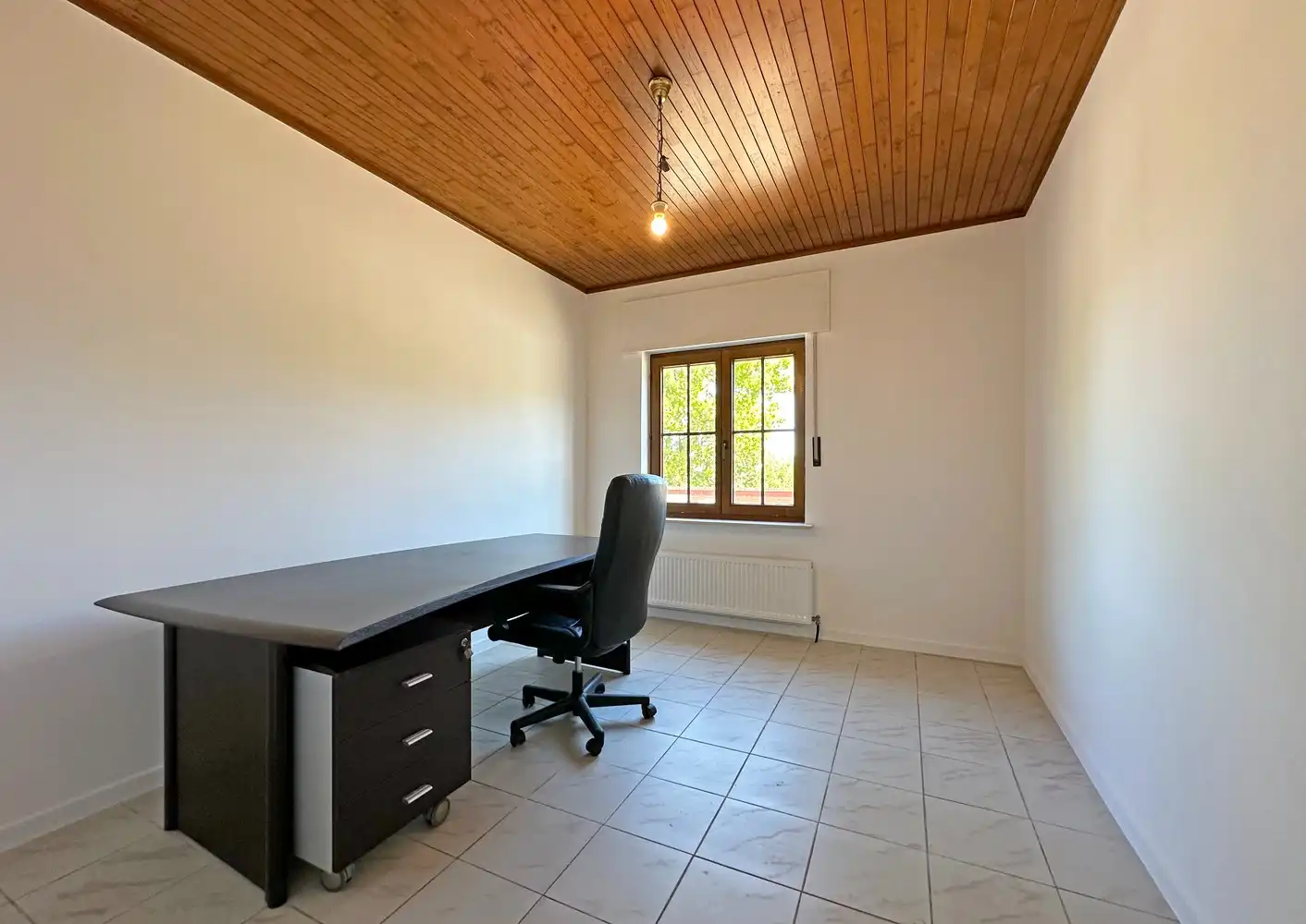 Zeer ruime woning met 4 slaapkamers, groot terras en 2 autostaanplaatsen! foto 6