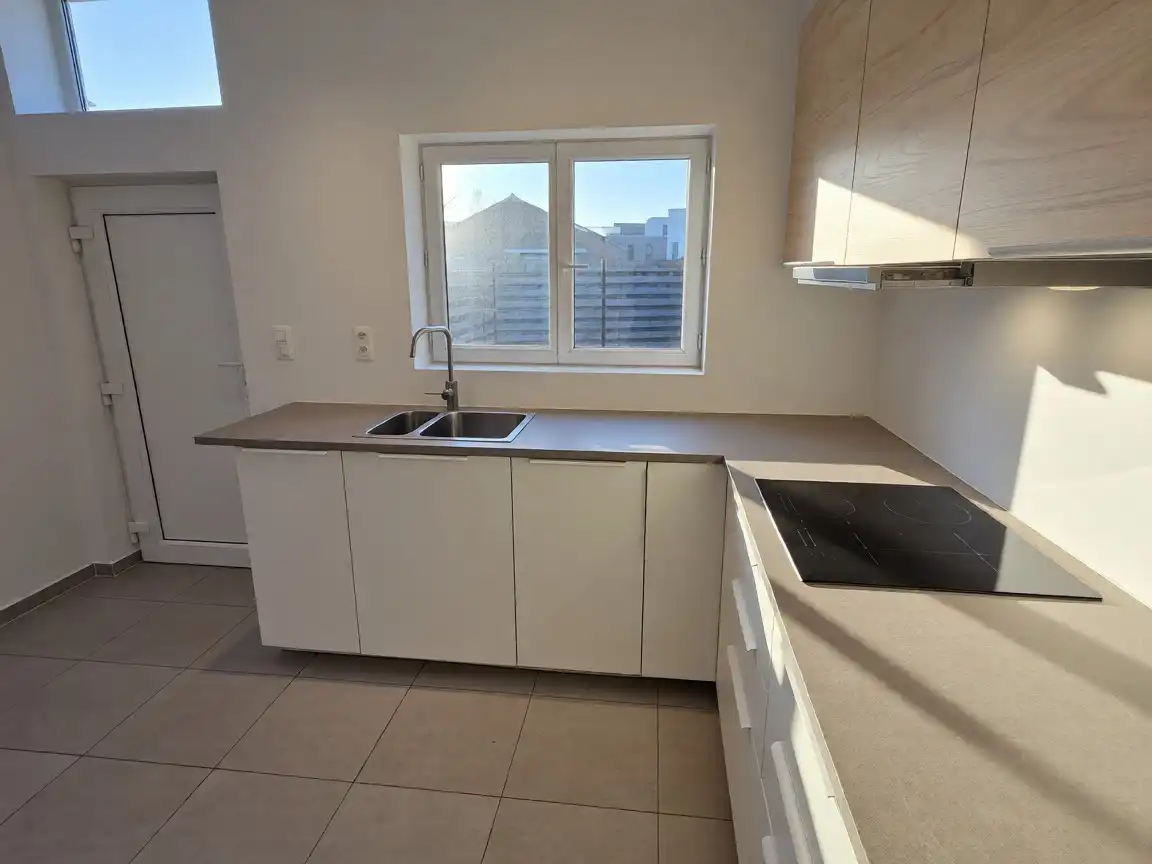 Gerenoveerde woning met tuin en parkeerplaats - 1 slaapkamer.  foto 5