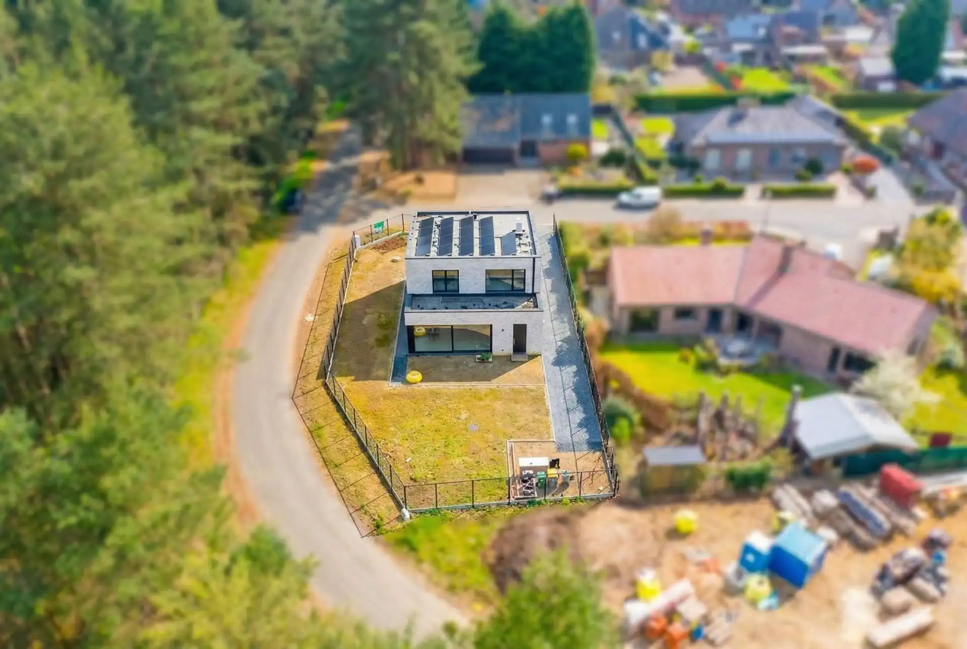 Stijlvolle en instapklare vrijstaande woning op een doodlopende straat  foto 37