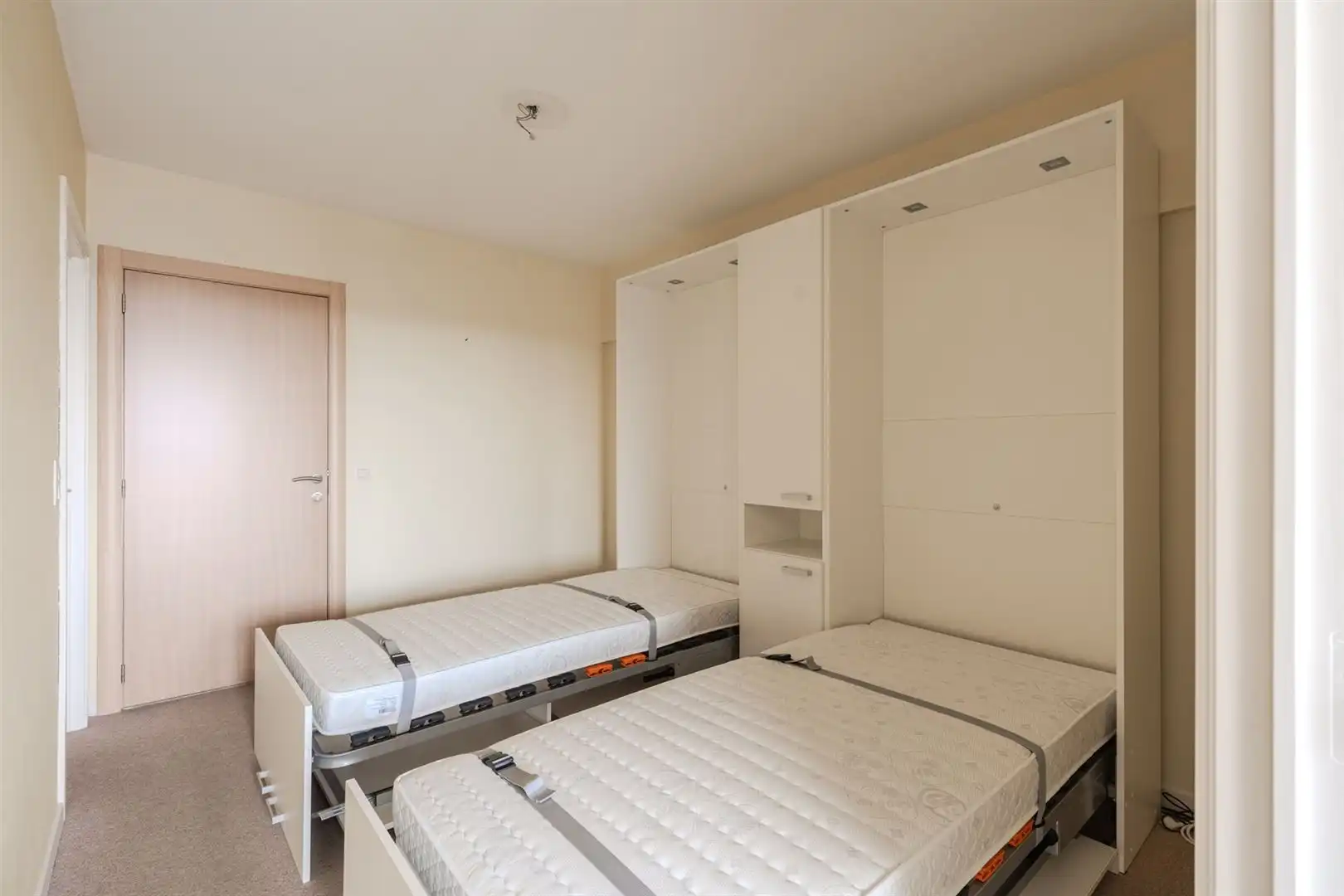 Zonnige studio met open zicht foto 8