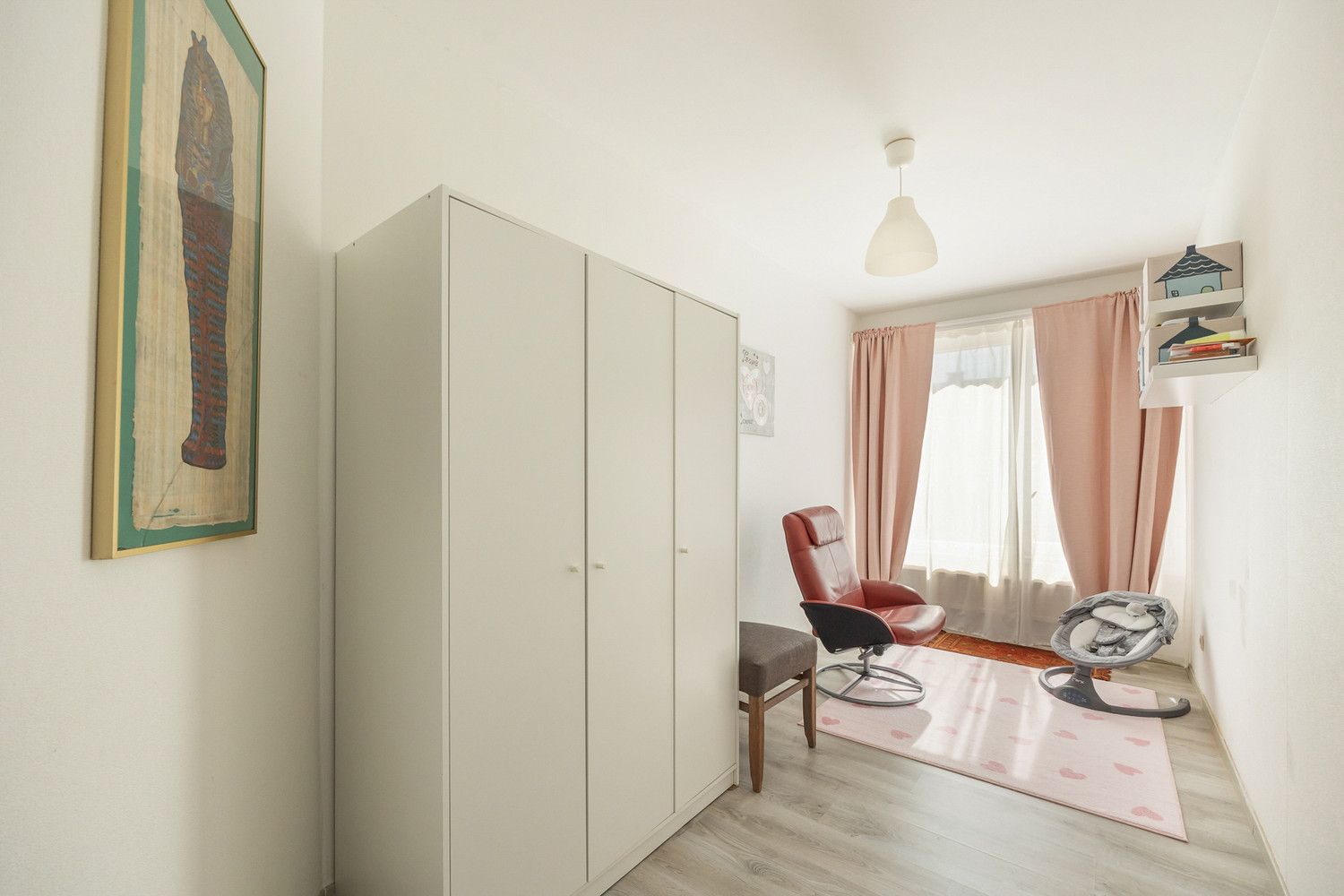 Energiezuinig (EPC B) en instapklaar 2 slk-appartement in een kleinschalig hoekgebouw te Deurne-Zuid, met privatieve garagebox + de staanplaats ervoor foto 12