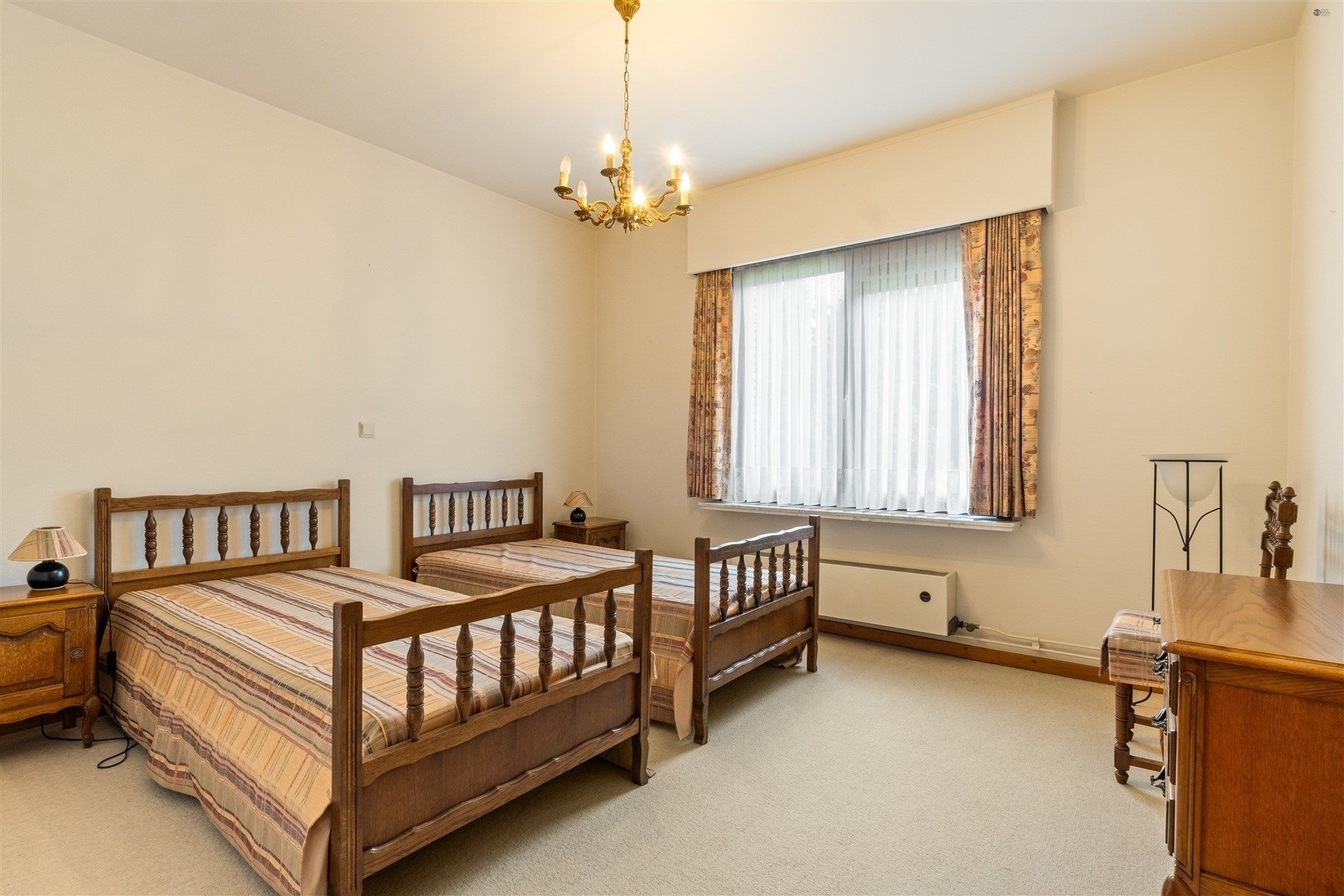 Goed onderhouden, ruime bungalow op 594m² grond foto 8