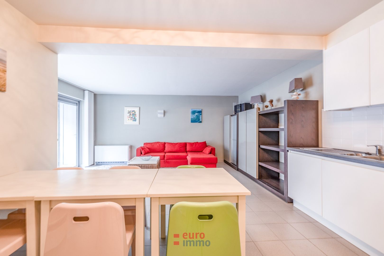 Centraal in de winkel/wandelstraat gelegen appartement met 2 slaapkamers. foto 6