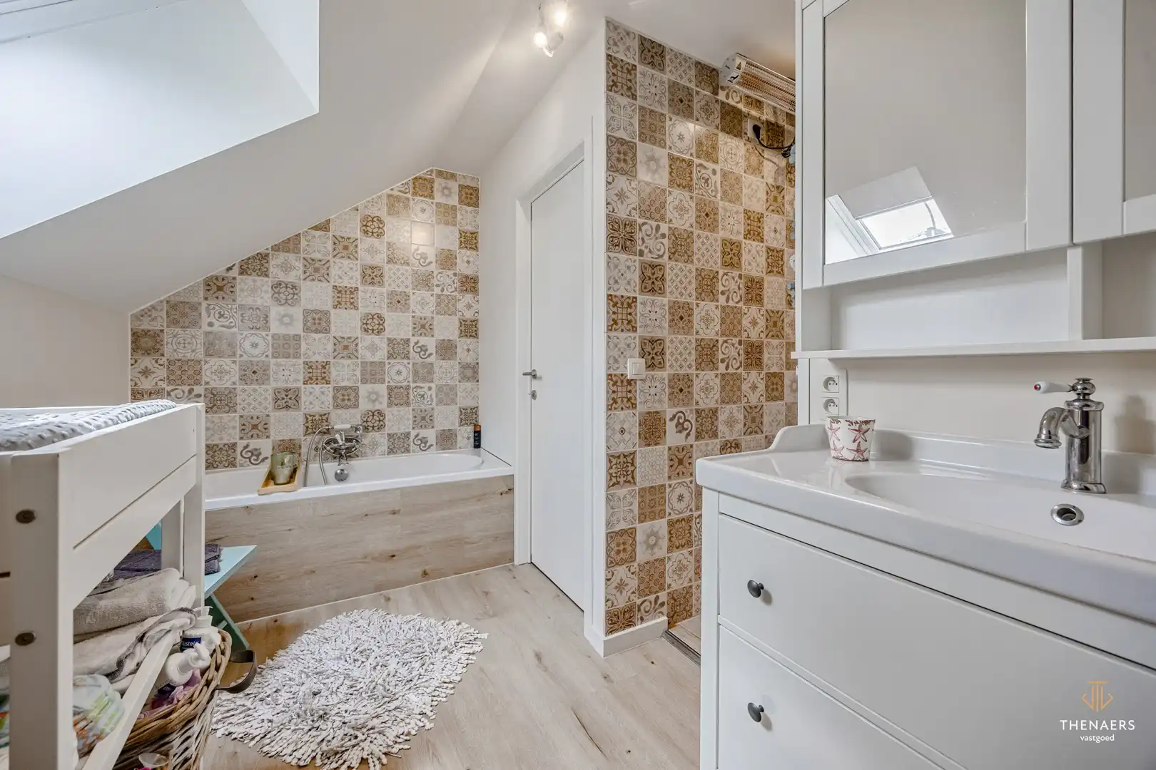 Karaktervolle hoevewoning met 3 slaapkamers, gezellige binnenkoer en tuin op een perceel van 370 m². foto 20