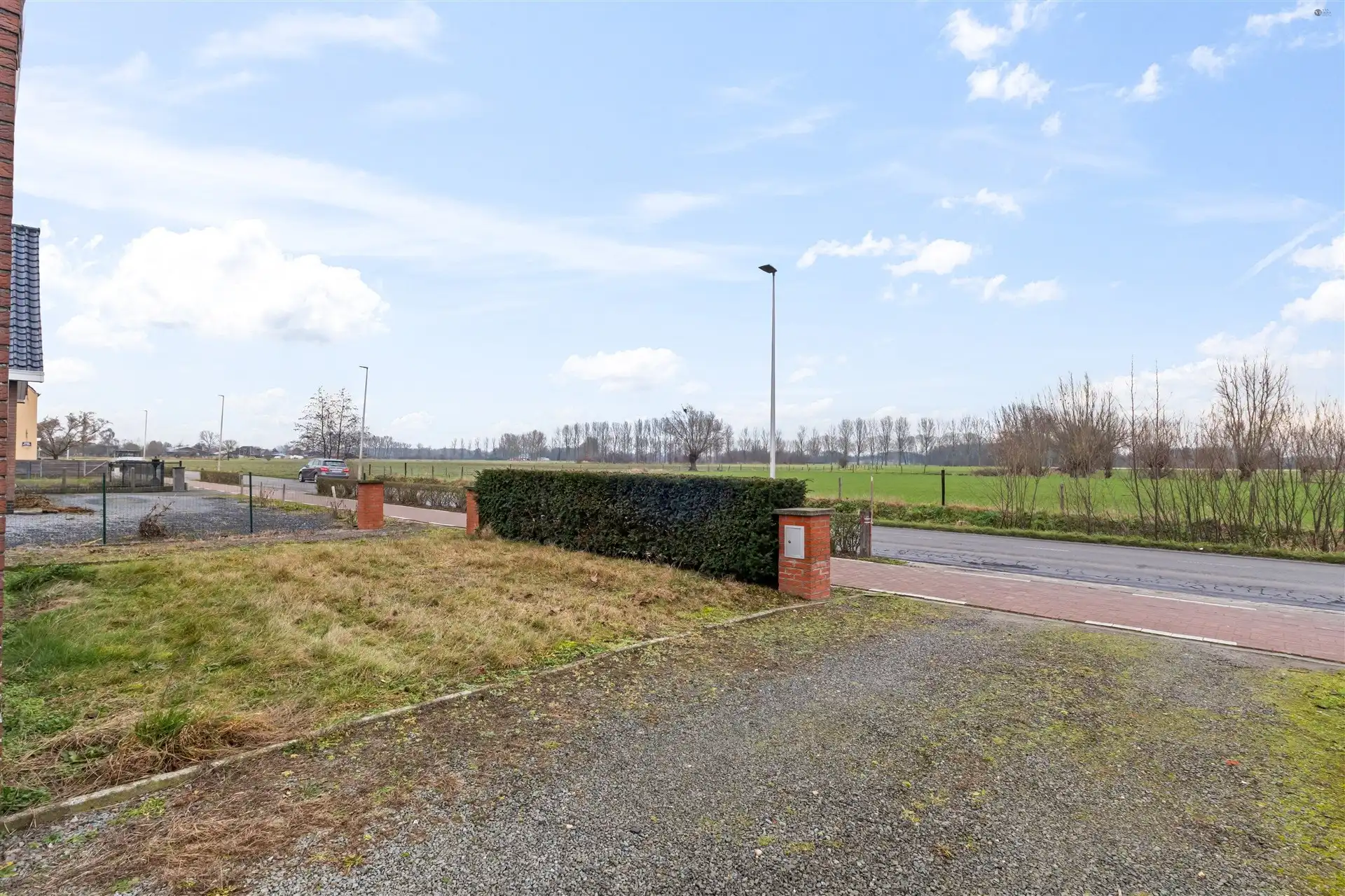 Te renoveren bungalow op een ruim stuk grond foto 5