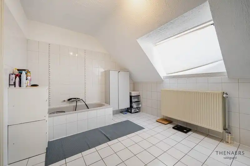 Ruime woning met tal van mogelijkheden op een strategische locatie in Sint-Truiden. foto 25