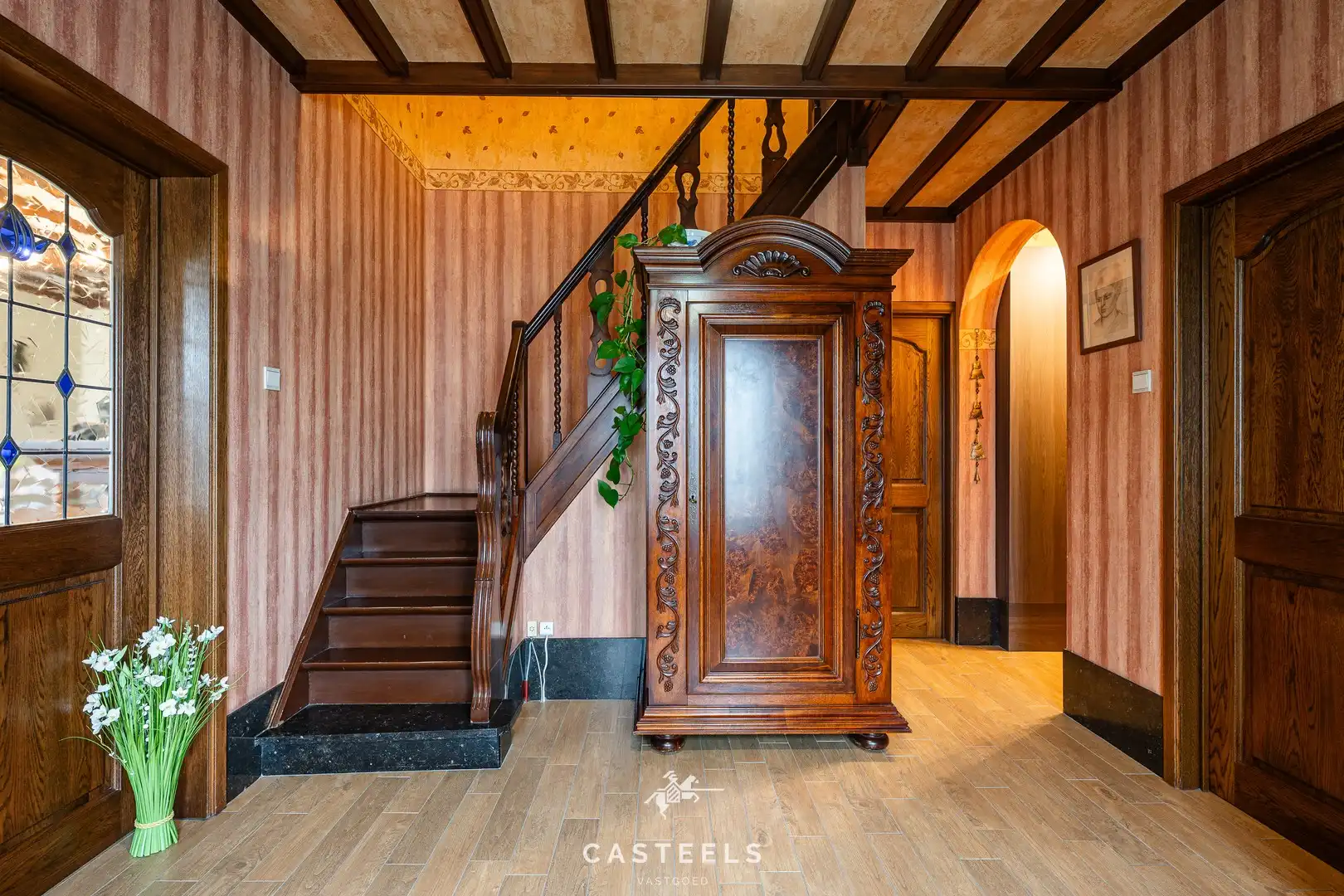 Ruime gezinswoning met zonnige tuin te koop in Lokeren foto 4