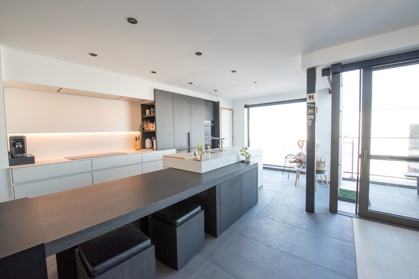 Te Koop in het Saspark te Ooigem: Nieuwbouw KMO-unit (240m²) met prachtige loft (135m²) met zonneterras! foto 6